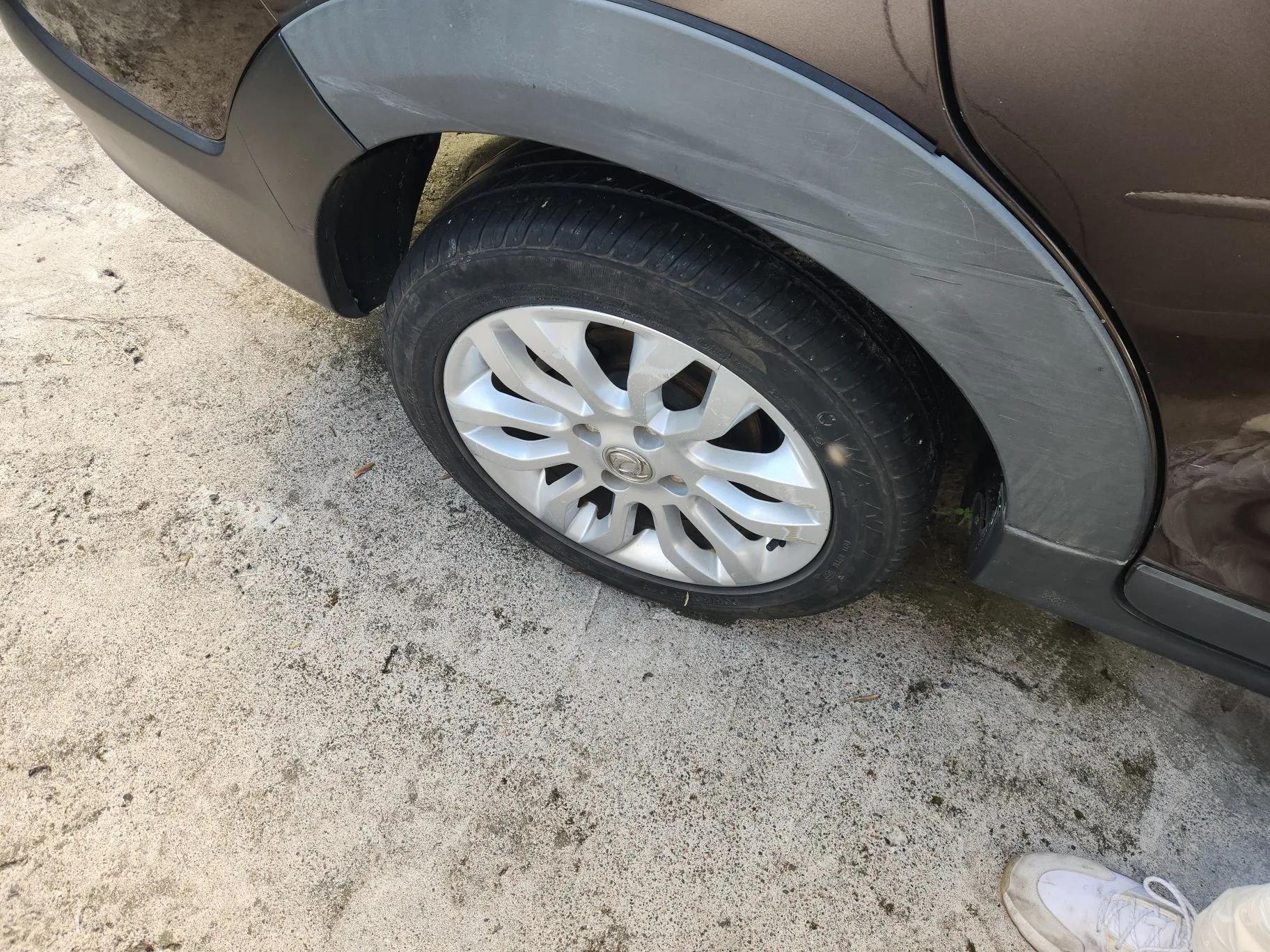 Dongfeng Aeolus AX3 2016 1.5L Manual ZhiKu Model — миниатюра 10