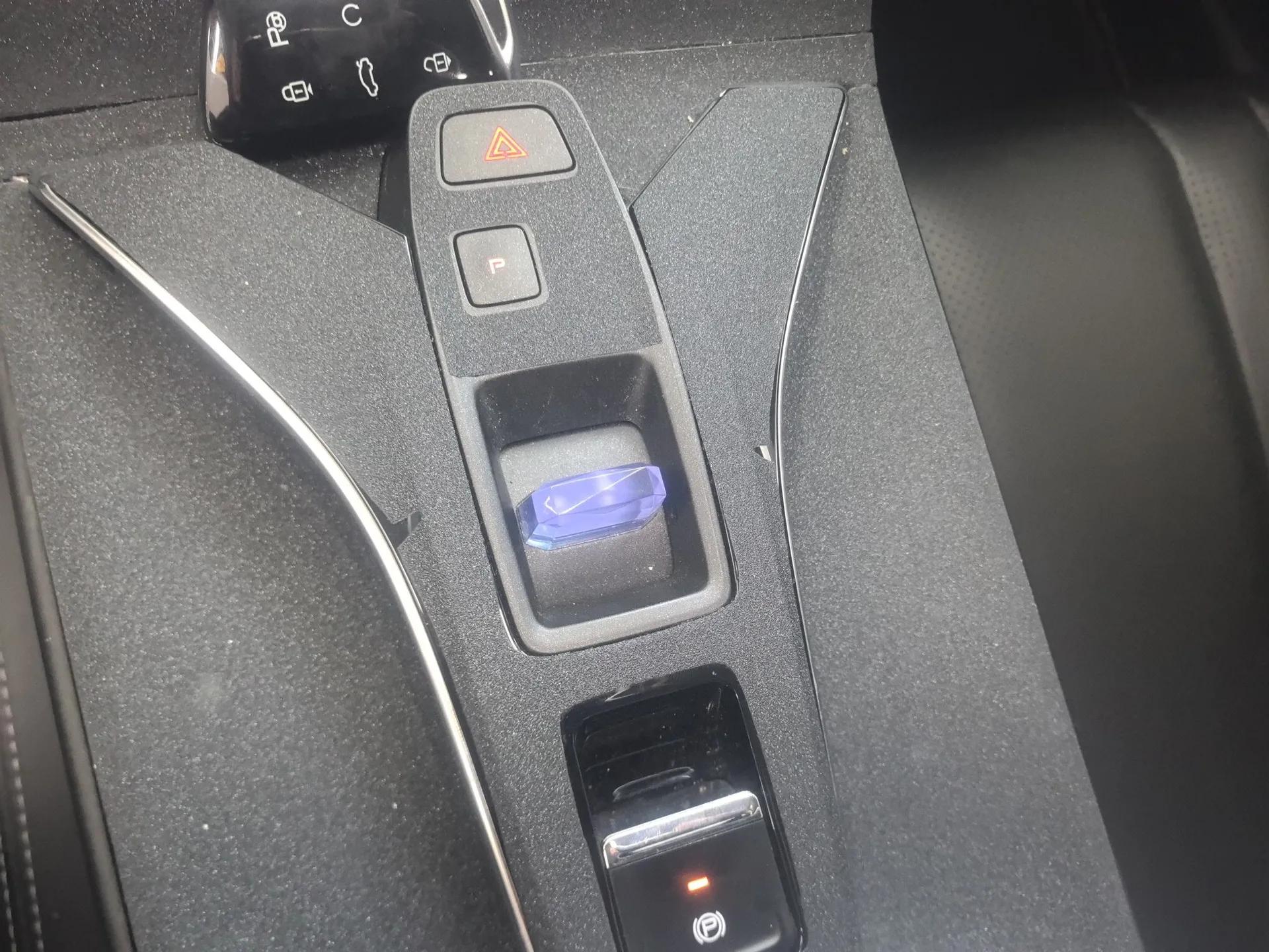 Dongfeng Aeolus Mage 2023 DH-i 1.5T Luxury Edition — миниатюра 16