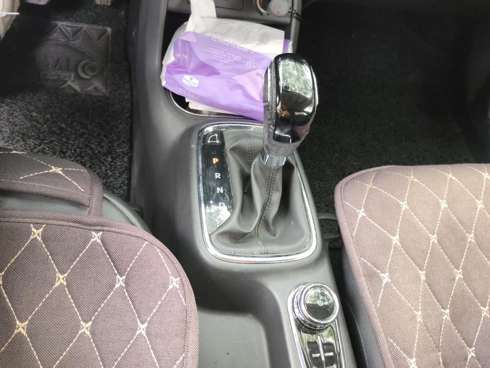 Dongfeng Aeolus AX4 2018 1.6L DCT Trendy & Stylish Model with Sunroof — миниатюра 15