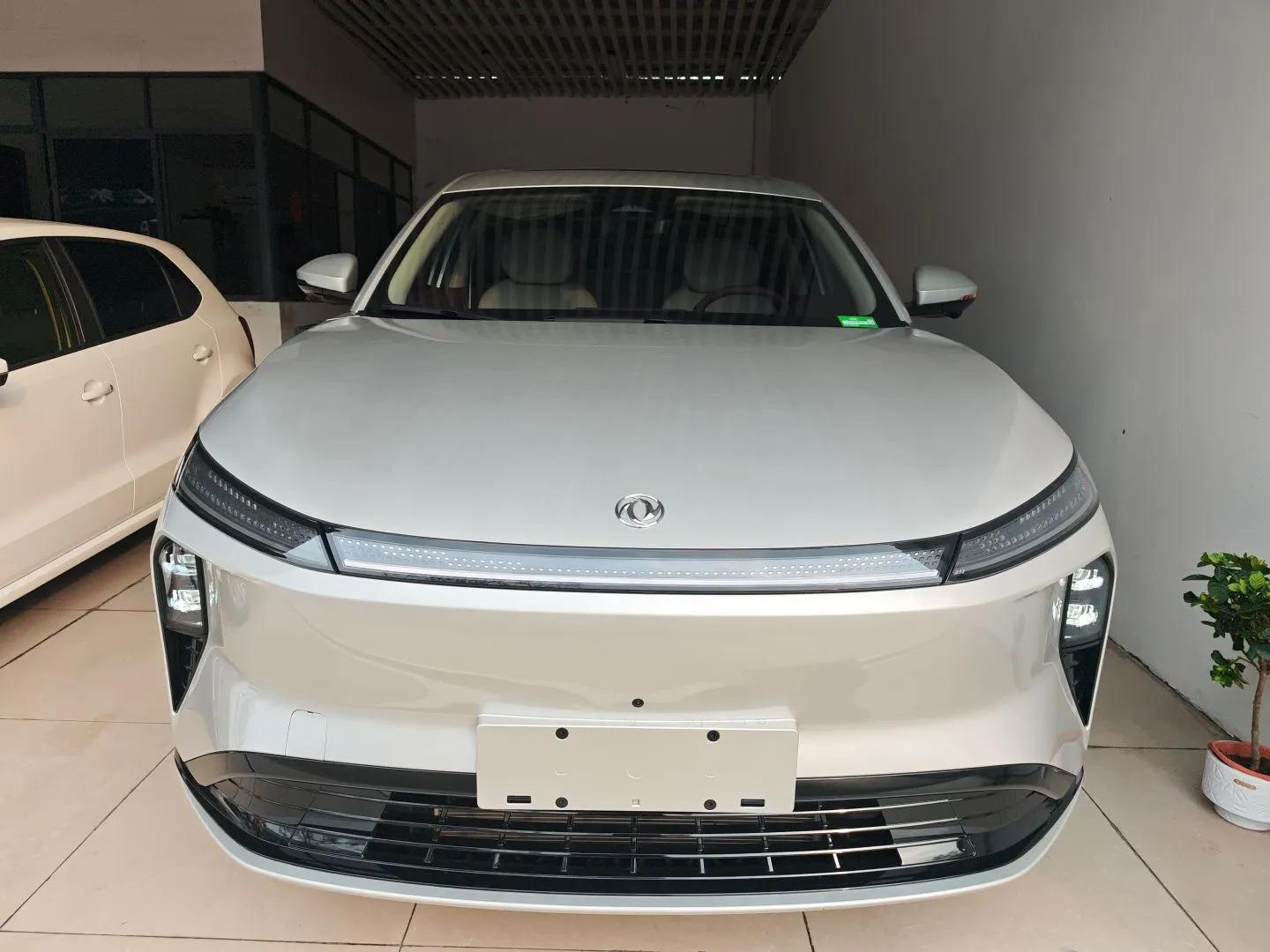Dongfeng Aeolus L8 2025 Model 185KM Dream Edition — миниатюра 2