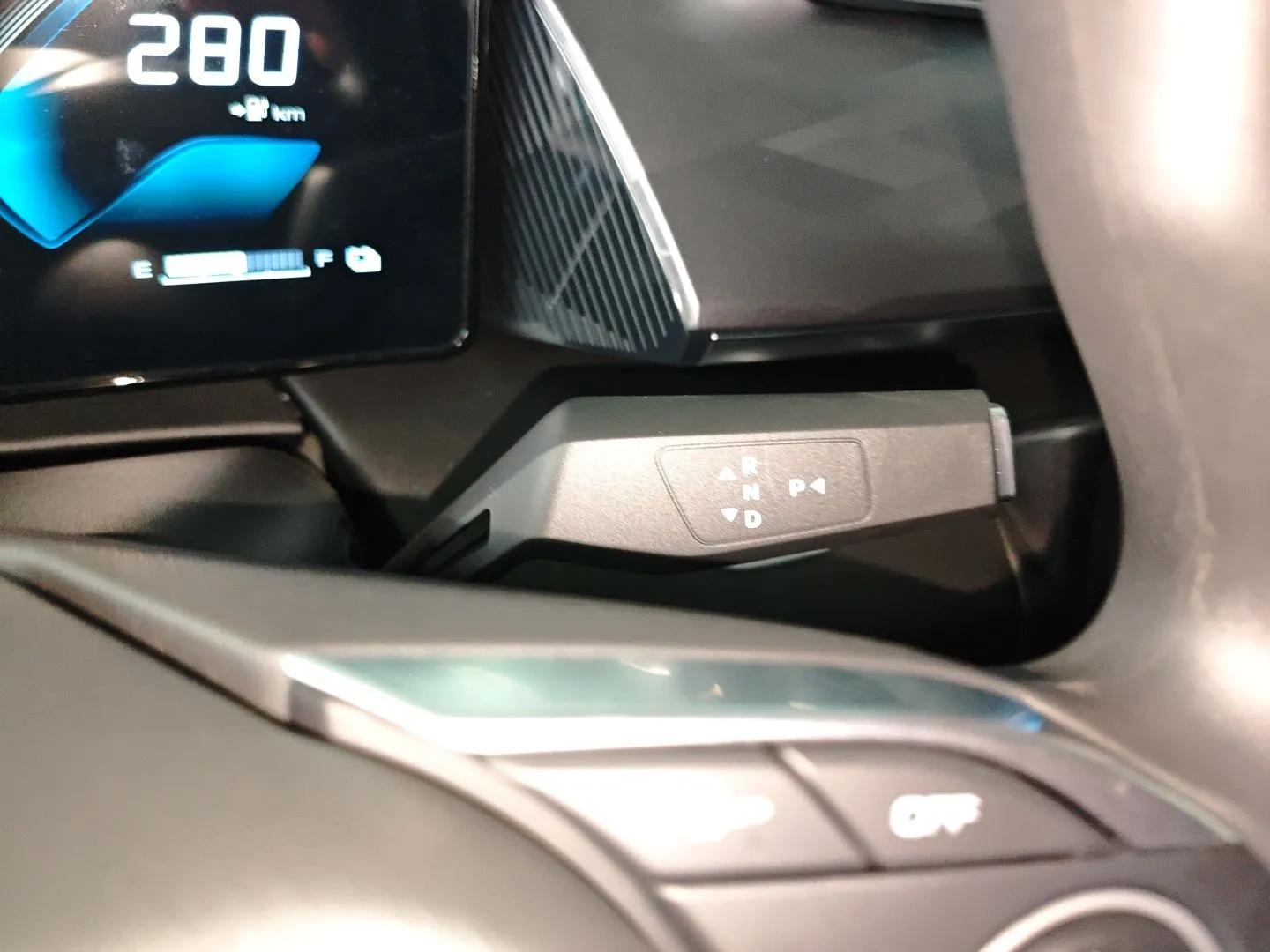 Dongfeng Aeolus SKY EV01 2025 530 km AIR Elite Edition — миниатюра 17