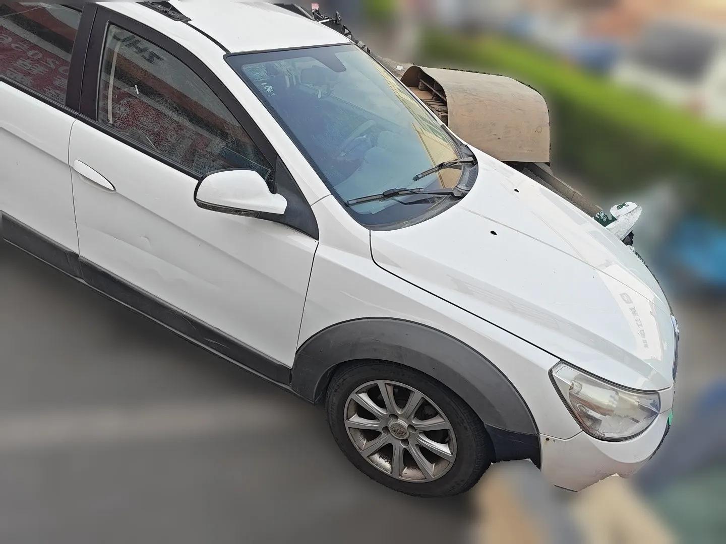 Dongfeng Aeolus H30 2012 CROSS 1.6L Manual Luxury Model — миниатюра 3