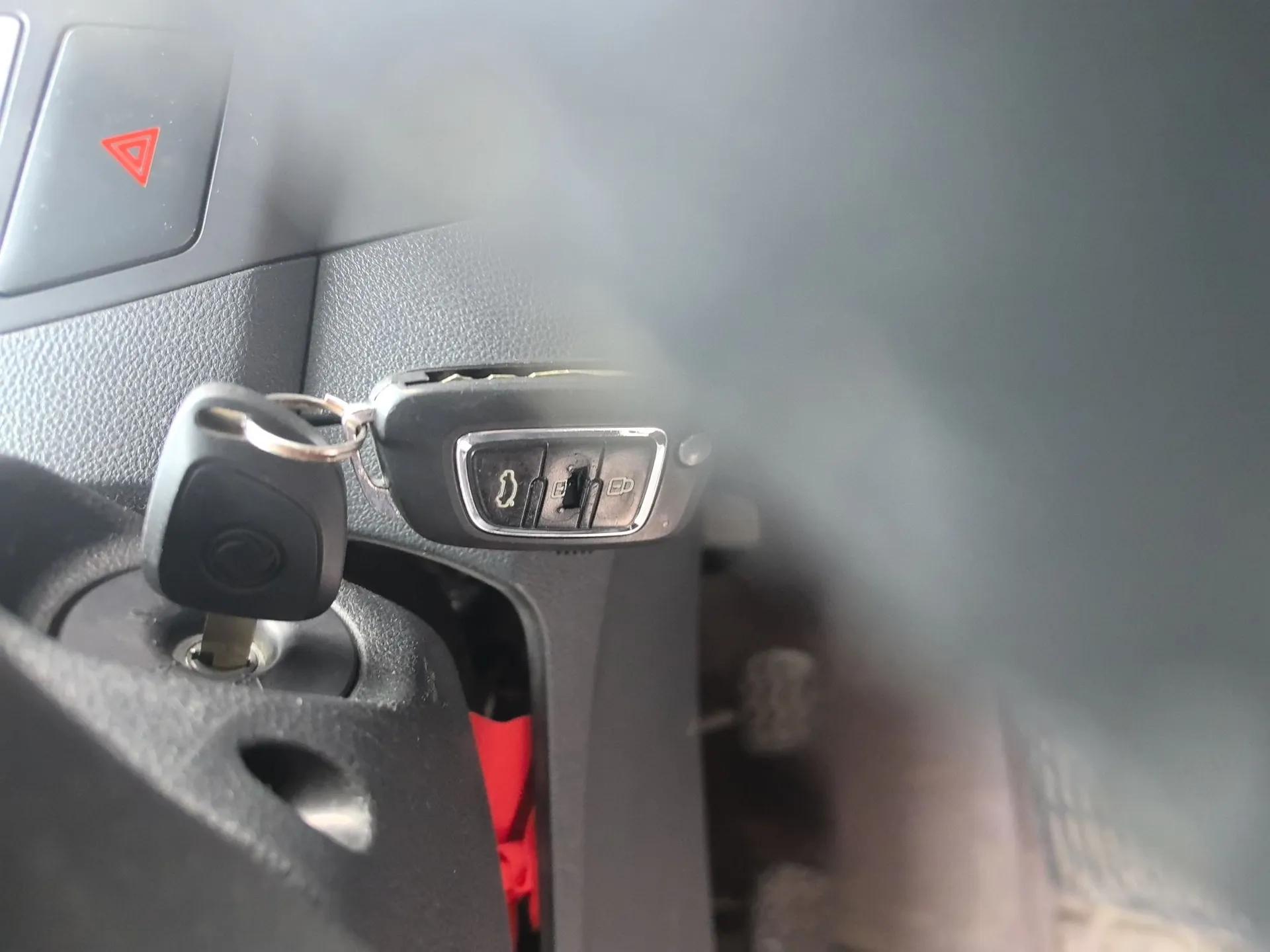 Dongfeng Aeolus A30 2014 1.5L Manual Smart Drive Smart Edition — миниатюра 22