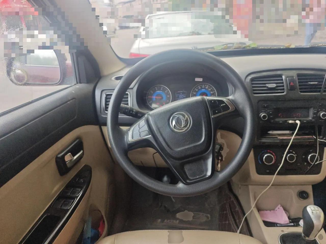 Dongfeng Fengon 370 2016 1.5L Manual Standard Edition SFG15-02 7 Seats — миниатюра 11