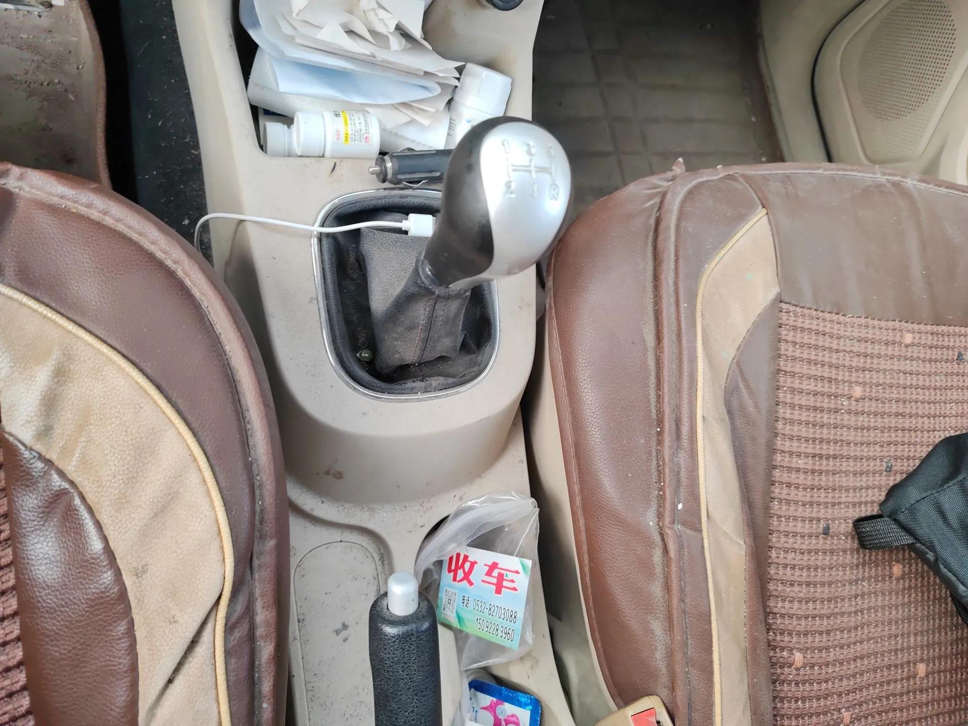 Dongfeng Fengon 370 2016 1.5L Manual Standard Model II 7 Seats — миниатюра 15