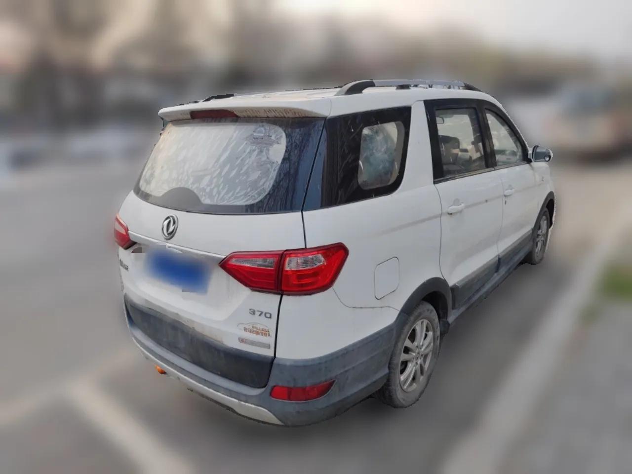 Dongfeng Fengon 370 2016 1.5L Manual Standard Model II 7 Seats — миниатюра 6