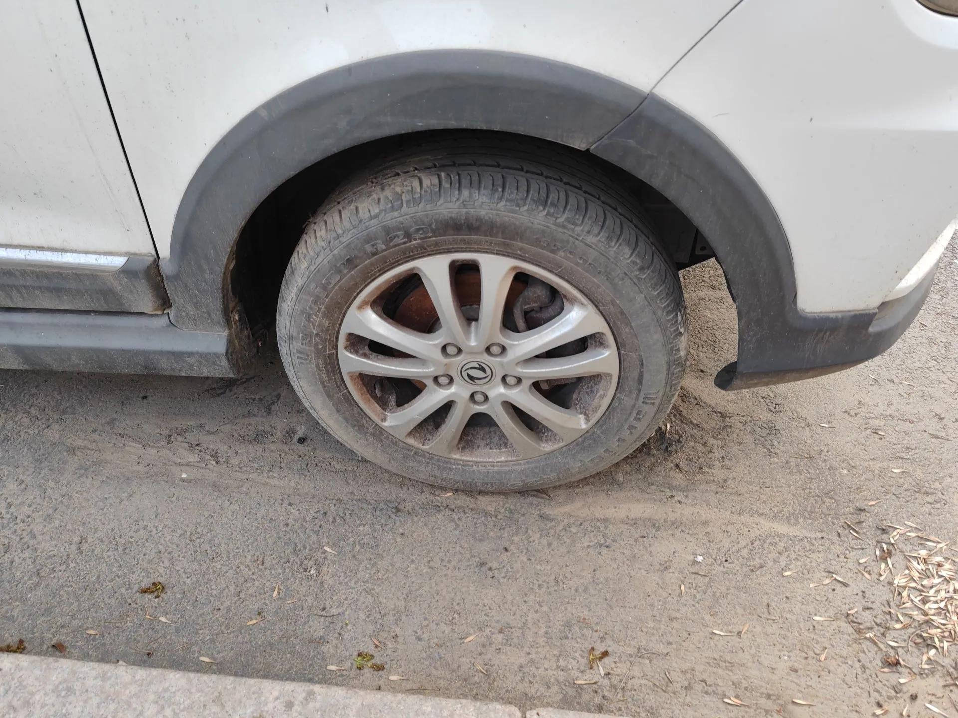 Dongfeng Fengon 370 2016 1.5L Manual Standard Model II 7 Seats — миниатюра 8