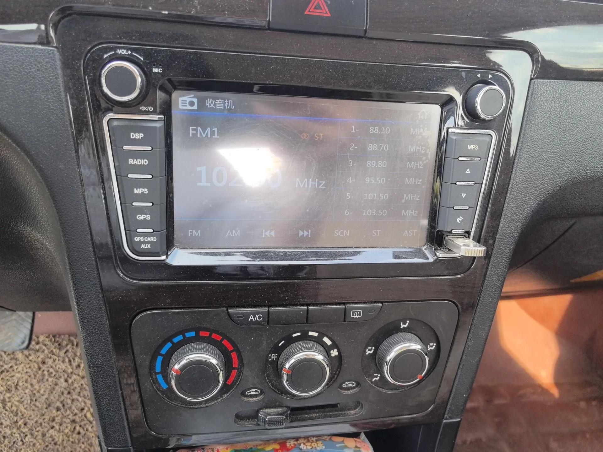Dongfeng Fengon 360 2015 1.5L Manual Luxury 7-Seater China V Emission Standard — миниатюра 14
