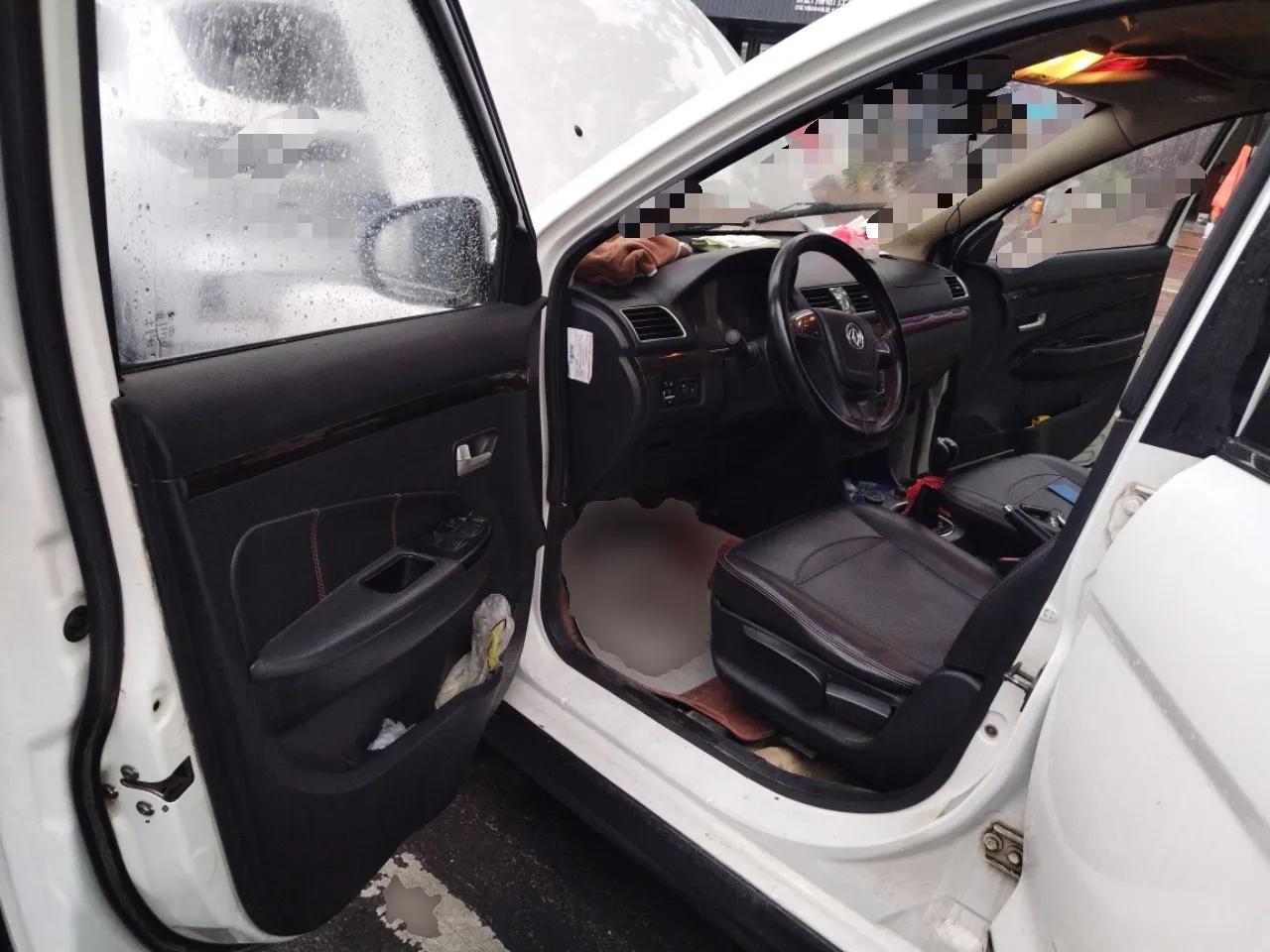 Dongfeng Fengon 360 2015 1.5L Manual Luxury 7-Seater China IV Standard — миниатюра 17