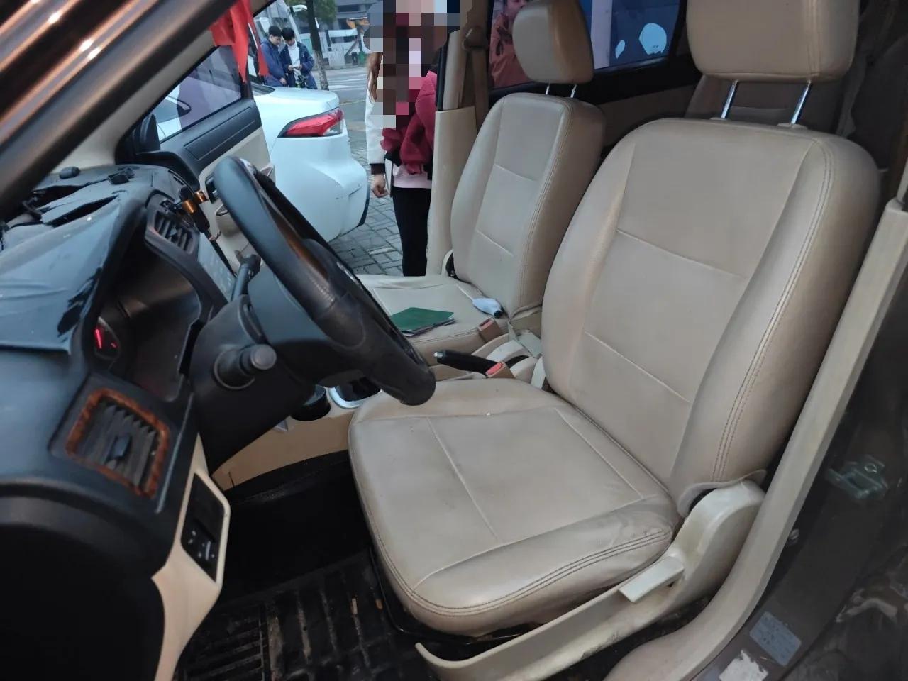 Dongfeng Fengon 2013 1.5L Manual Deluxe Model DK15 — миниатюра 16
