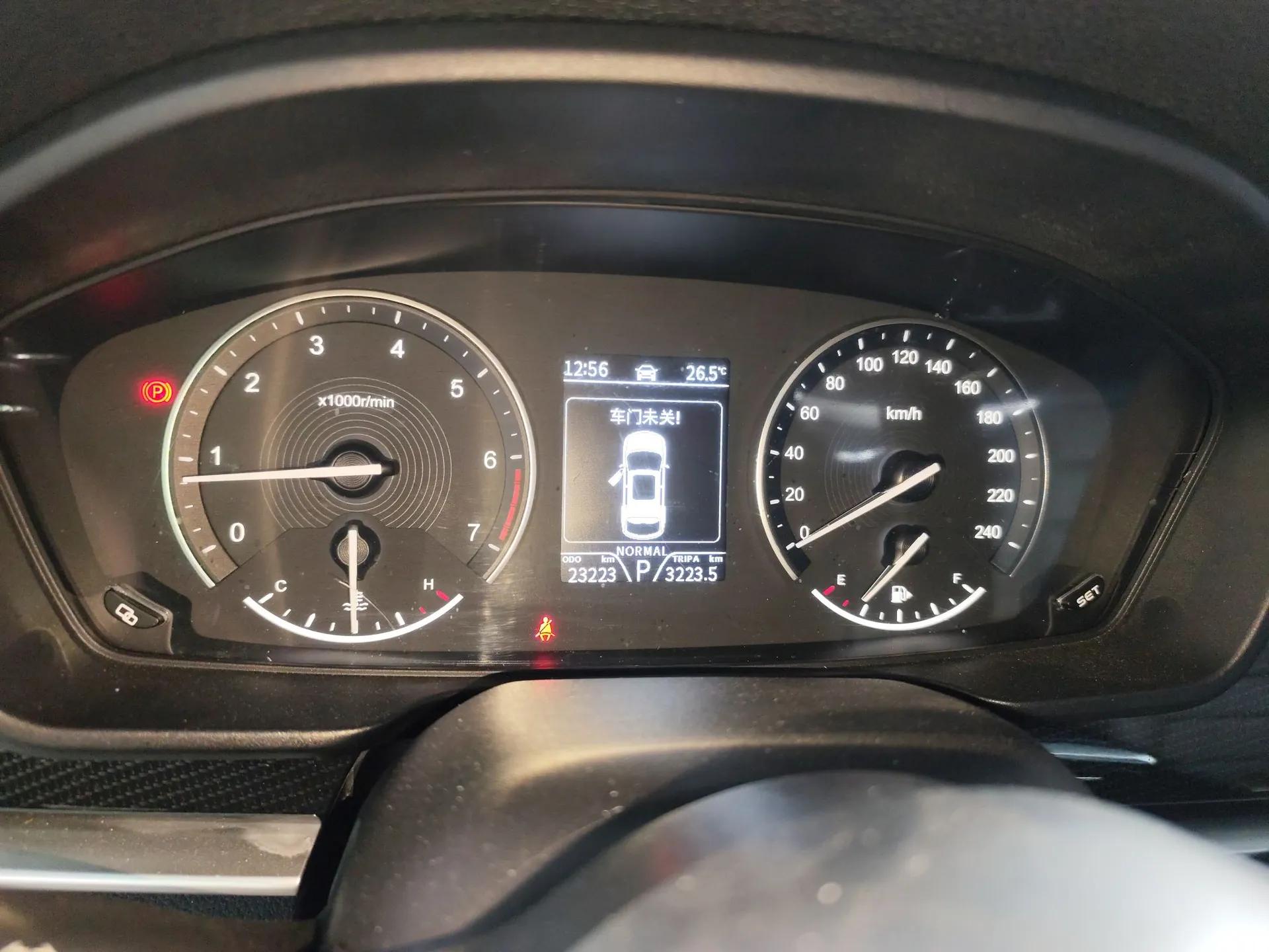 Dongfeng Fengon ix7 2020 2.0 TGDI Automatic Two-Wheel Drive Urban Luxury Edition — миниатюра 14