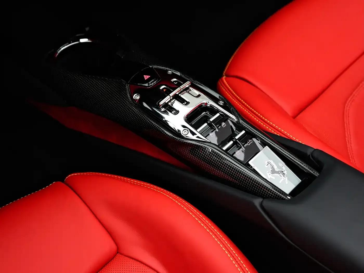 Ferrari 296 2022 3.0T V6 GTS — миниатюра 10
