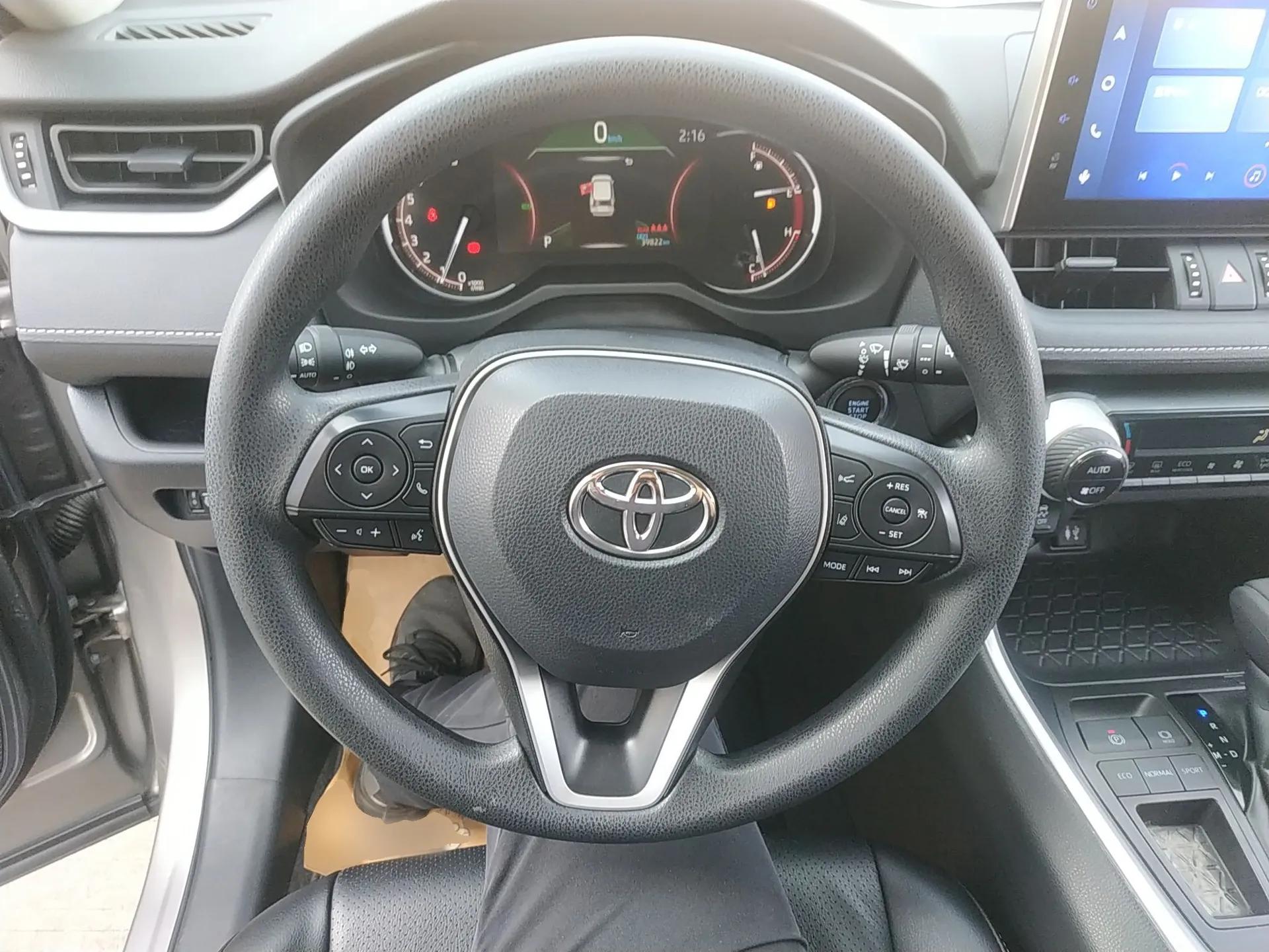 Toyota RAV4 2021 2.0L CVT Two-Wheel Drive Fashion Edition — миниатюра 14