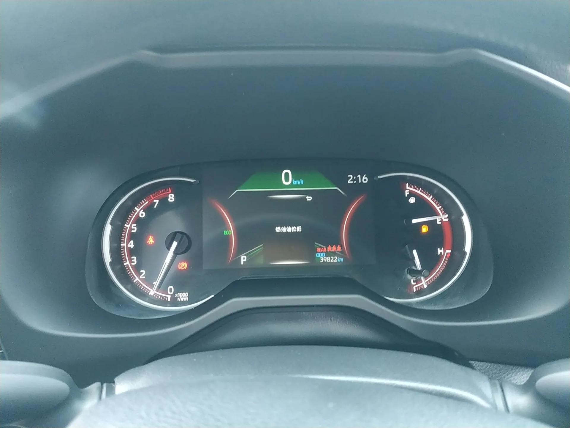 Toyota RAV4 2021 2.0L CVT Two-Wheel Drive Fashion Edition — миниатюра 15