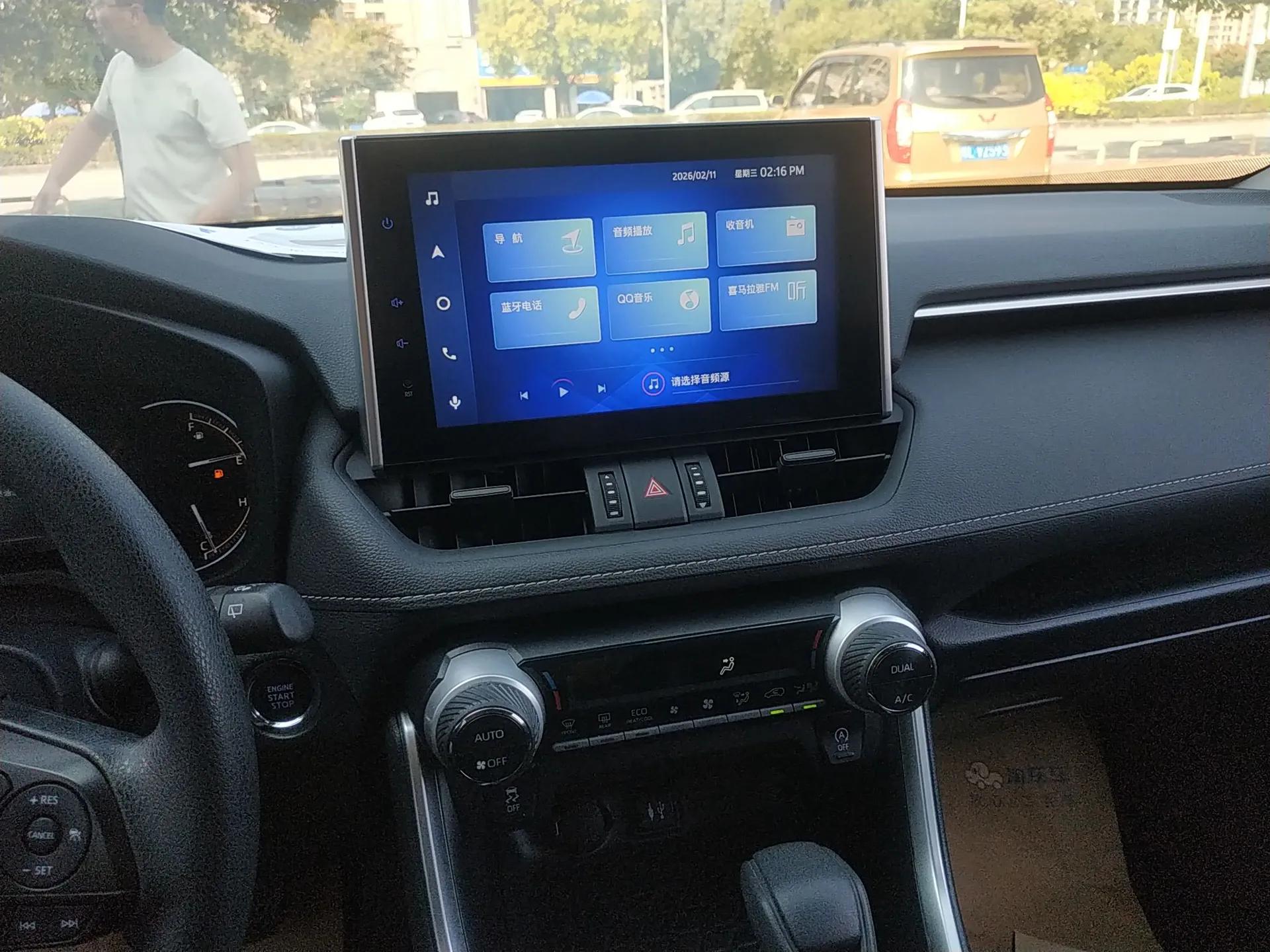 Toyota RAV4 2021 2.0L CVT Two-Wheel Drive Fashion Edition — миниатюра 16