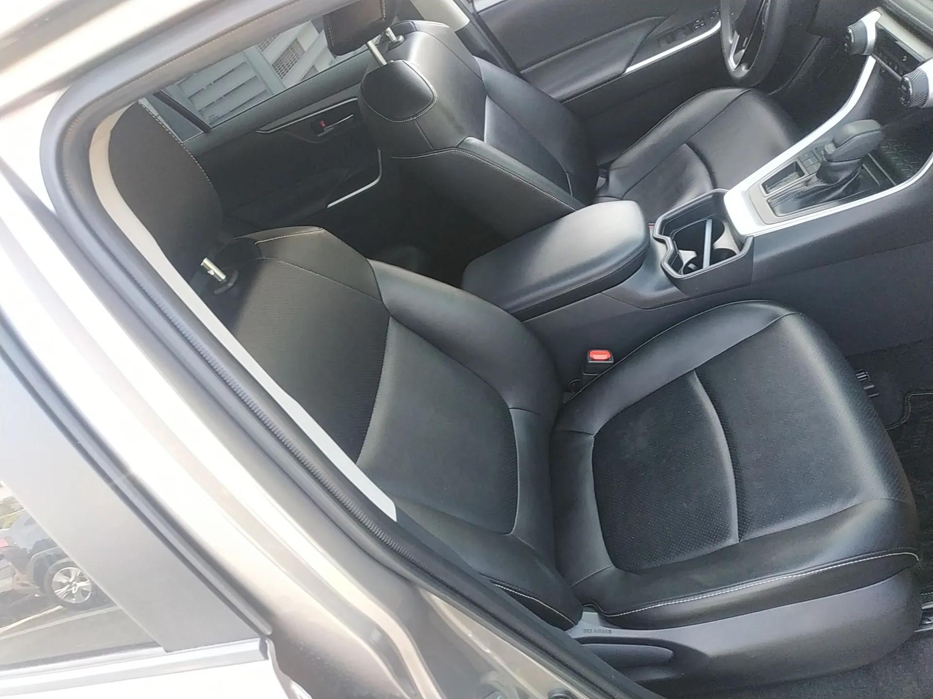 Toyota RAV4 2021 2.0L CVT Two-Wheel Drive Fashion Edition — миниатюра 23