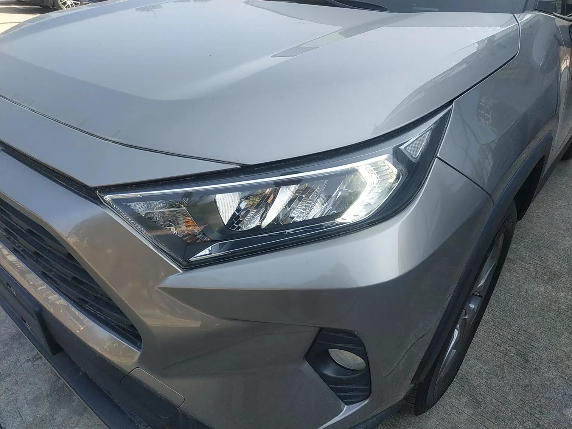 Toyota RAV4 2021 2.0L CVT Two-Wheel Drive Fashion Edition — миниатюра 9