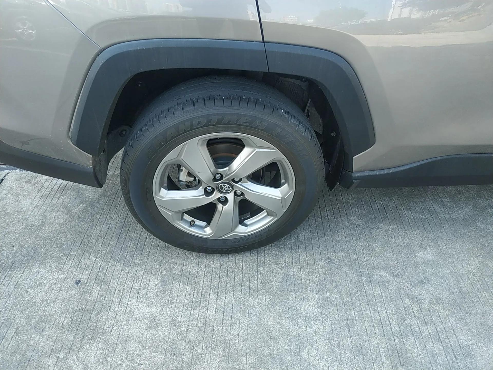 Toyota RAV4 2021 2.0L CVT Two-Wheel Drive Fashion Edition — миниатюра 10