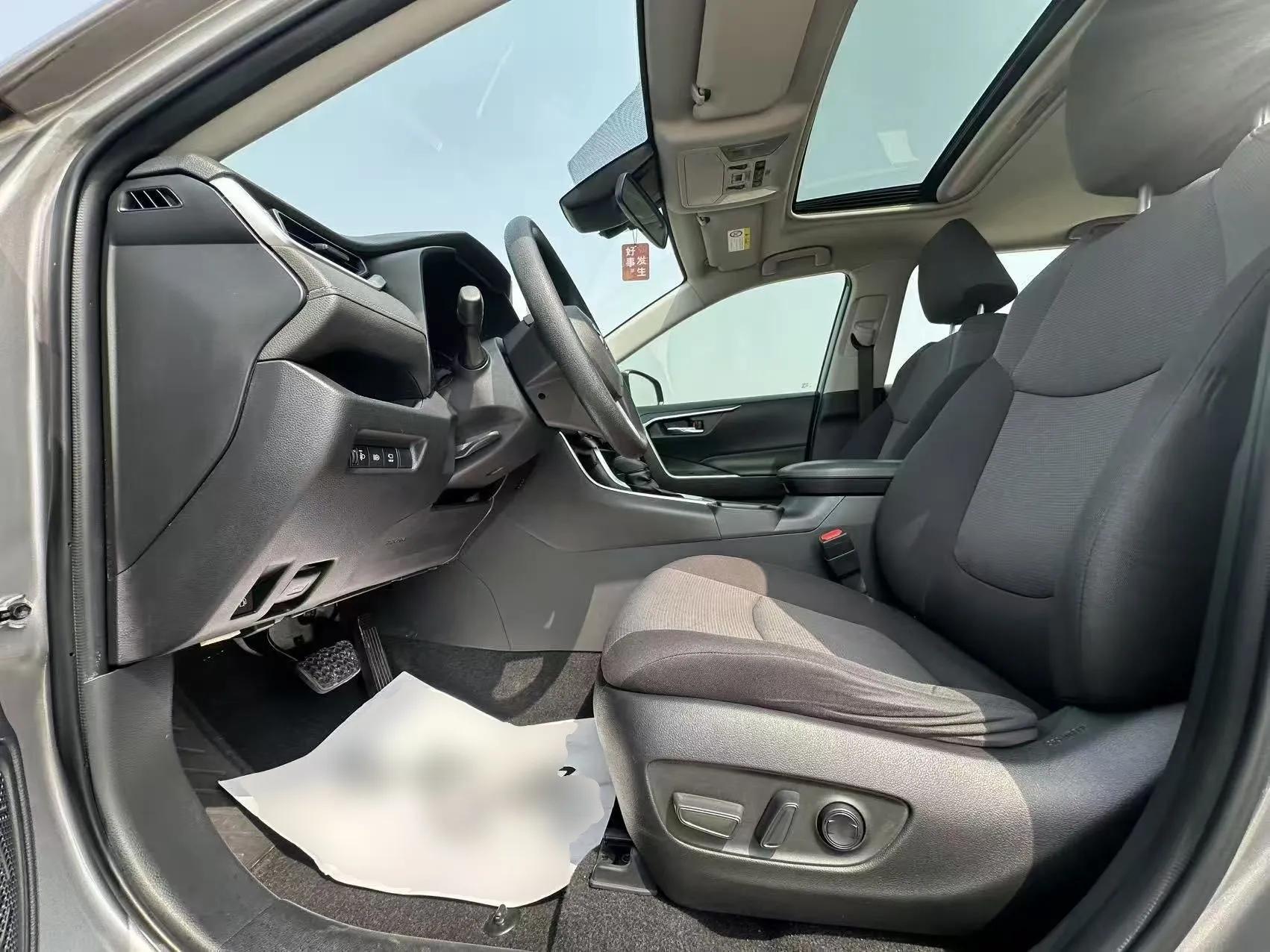 Toyota RAV4 2020 Dual-Engine 2.5L E-CVT Two-Wheel Drive Elite Edition — миниатюра 13
