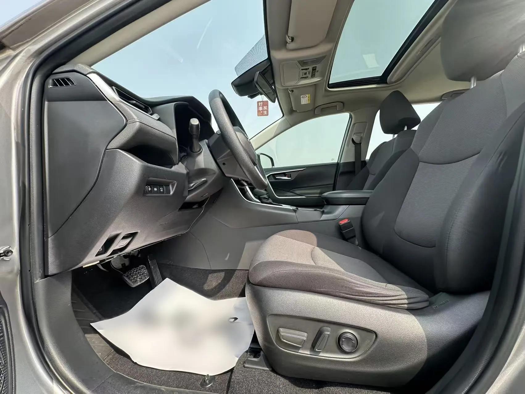 Toyota RAV4 2020 Dual-Engine 2.5L E-CVT Two-Wheel Drive Elite Edition — миниатюра 16