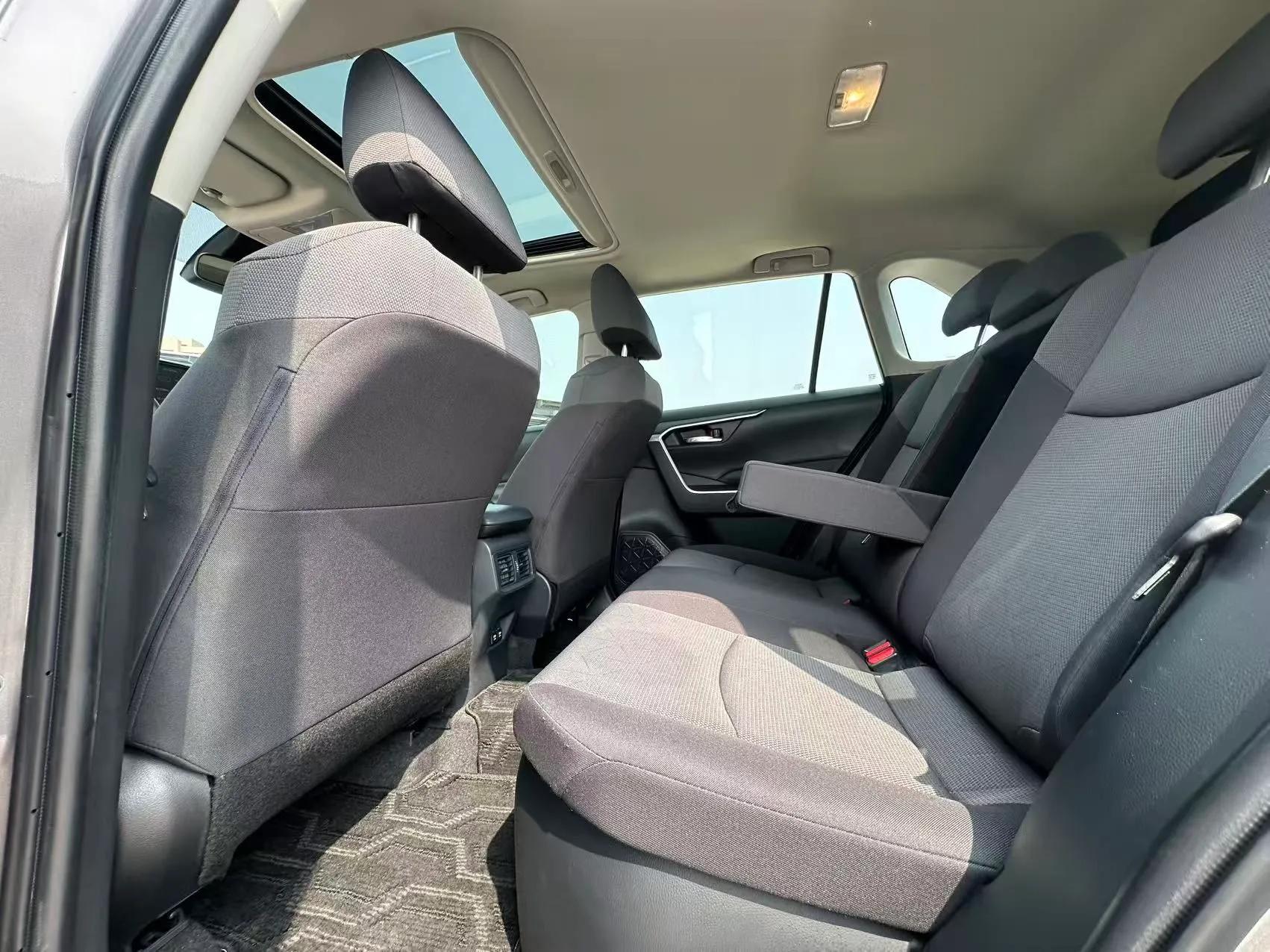 Toyota RAV4 2020 Dual-Engine 2.5L E-CVT Two-Wheel Drive Elite Edition — миниатюра 17