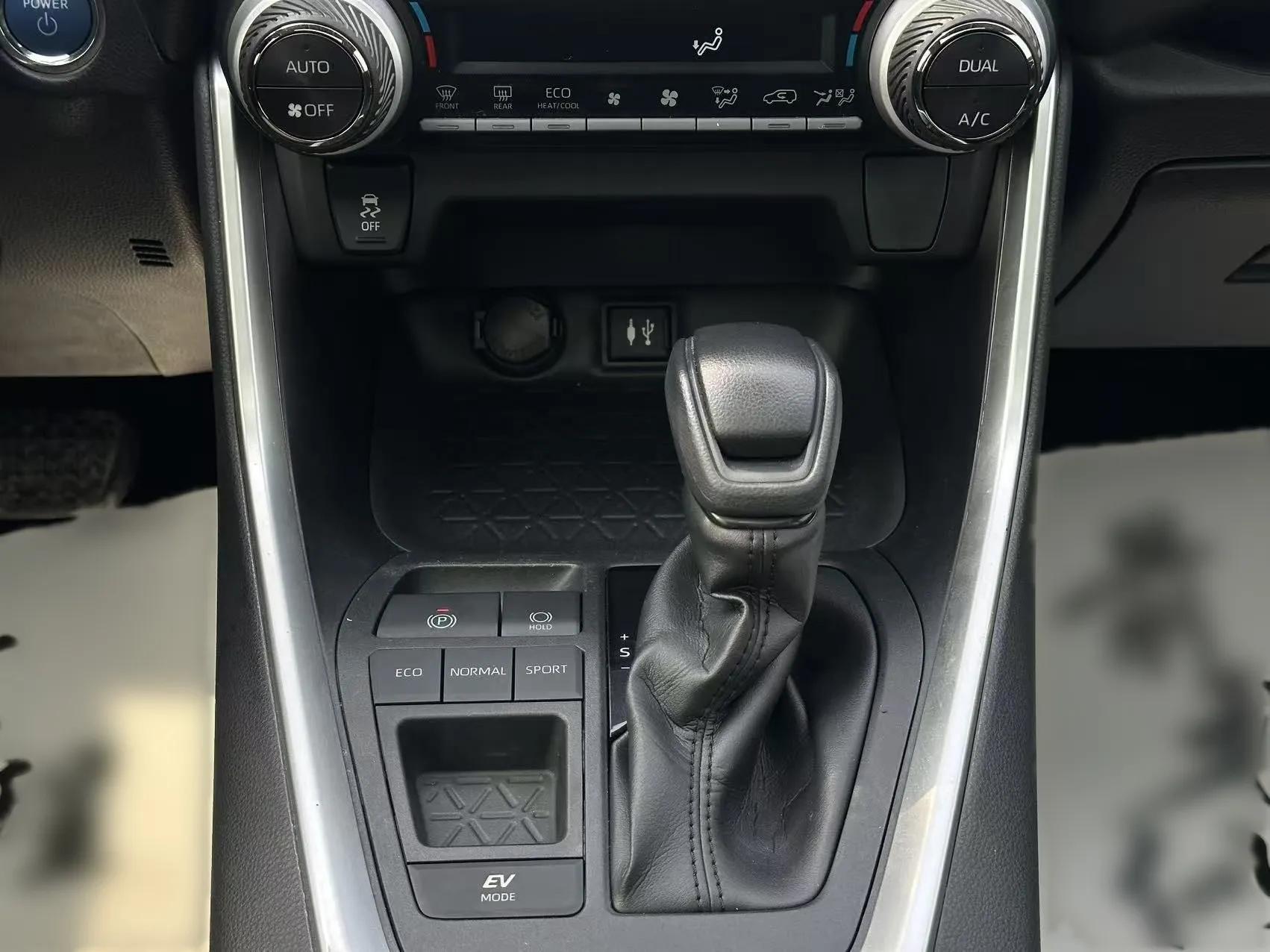 Toyota RAV4 2020 Dual-Engine 2.5L E-CVT Two-Wheel Drive Elite Edition — миниатюра 18