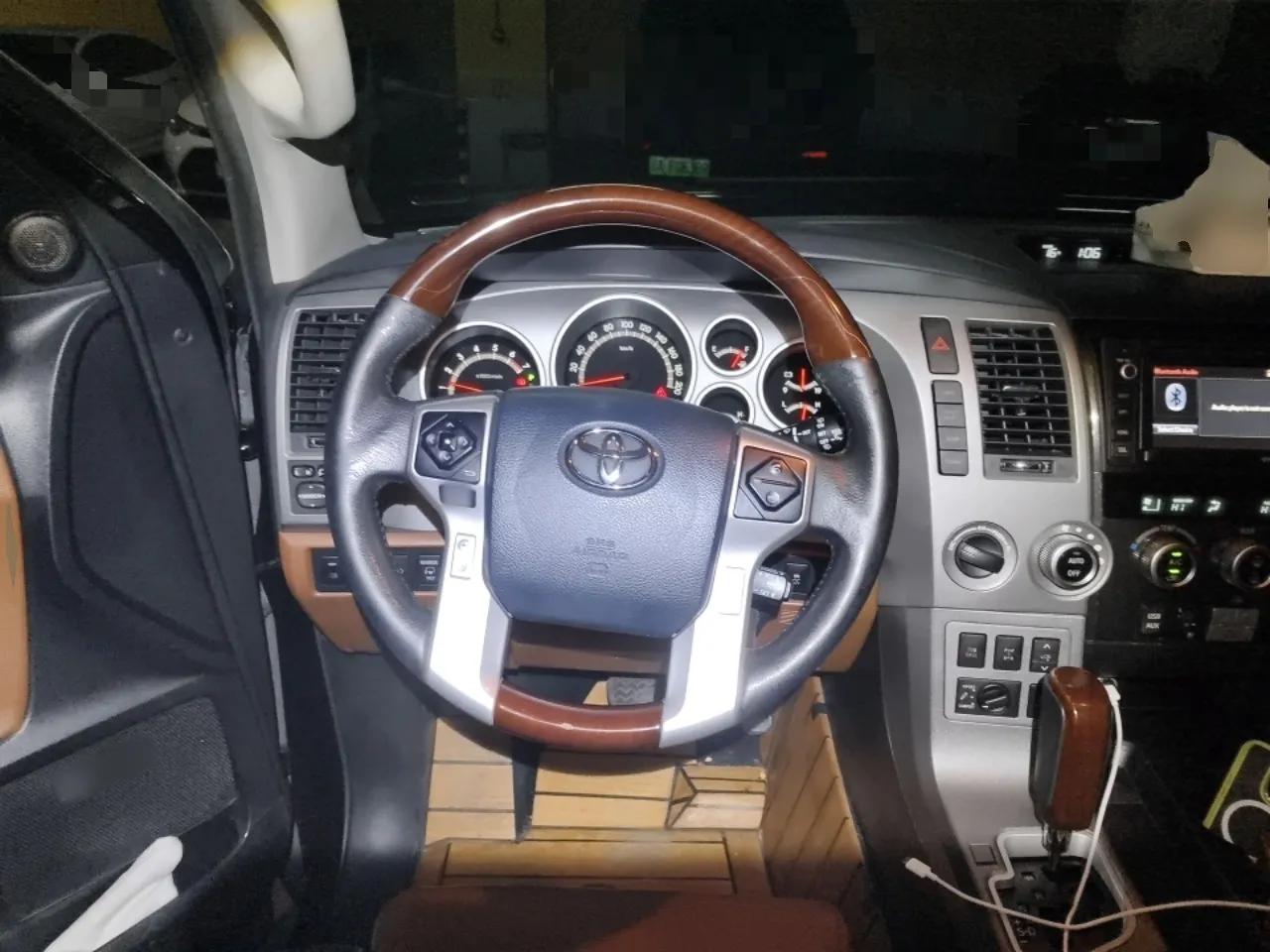 Toyota Sequoia  — миниатюра 11