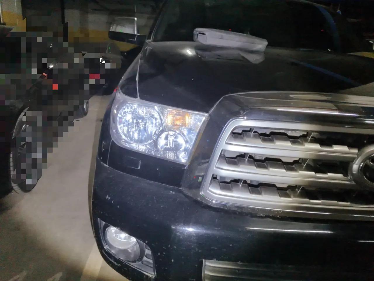 Toyota Sequoia  — миниатюра 7