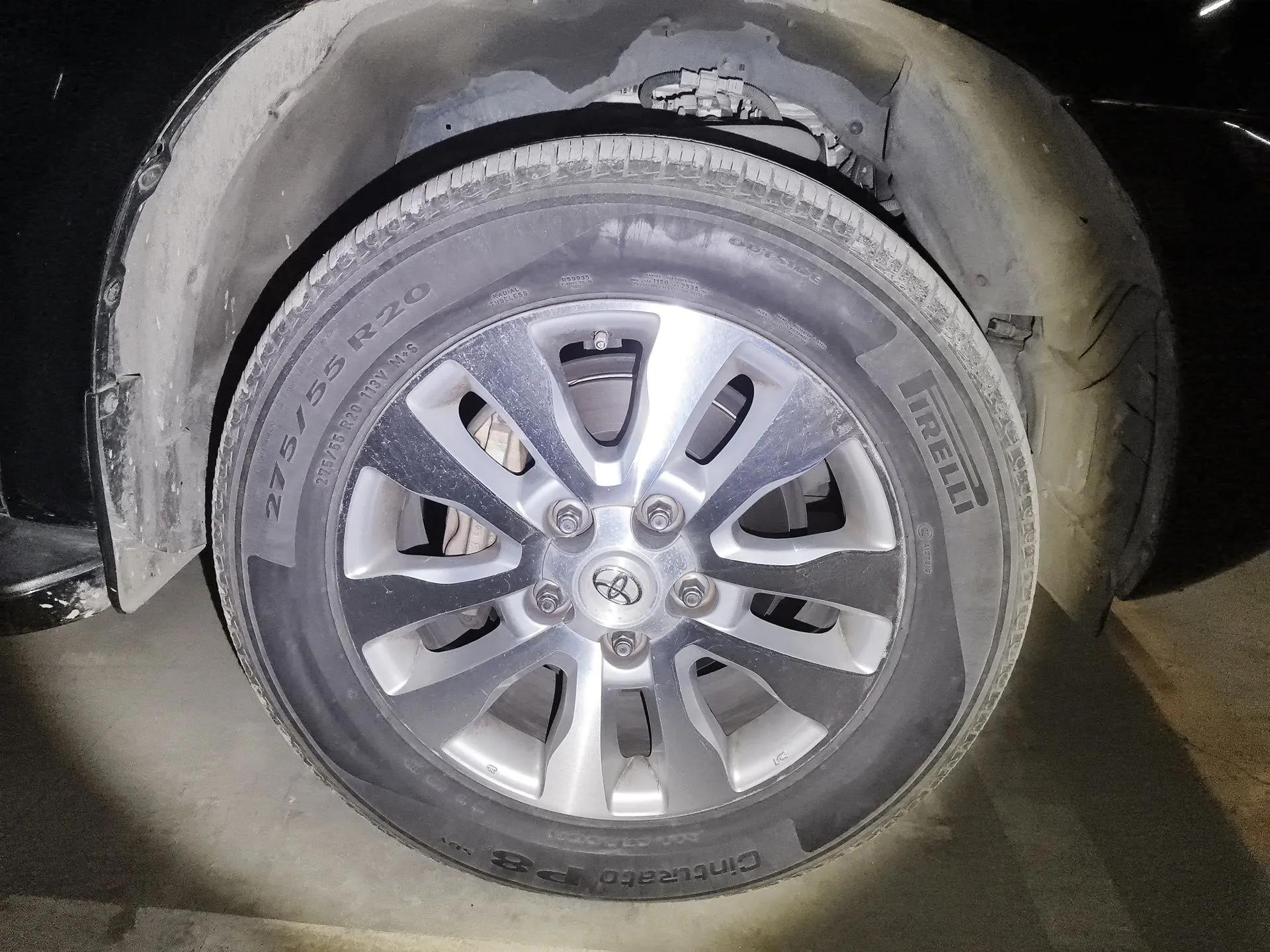 Toyota Sequoia  — миниатюра 8