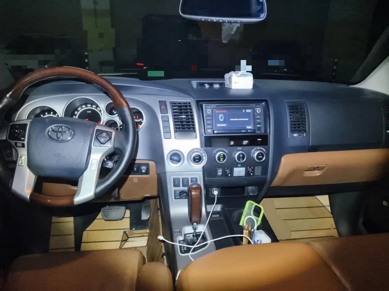 Toyota Sequoia  — миниатюра 10