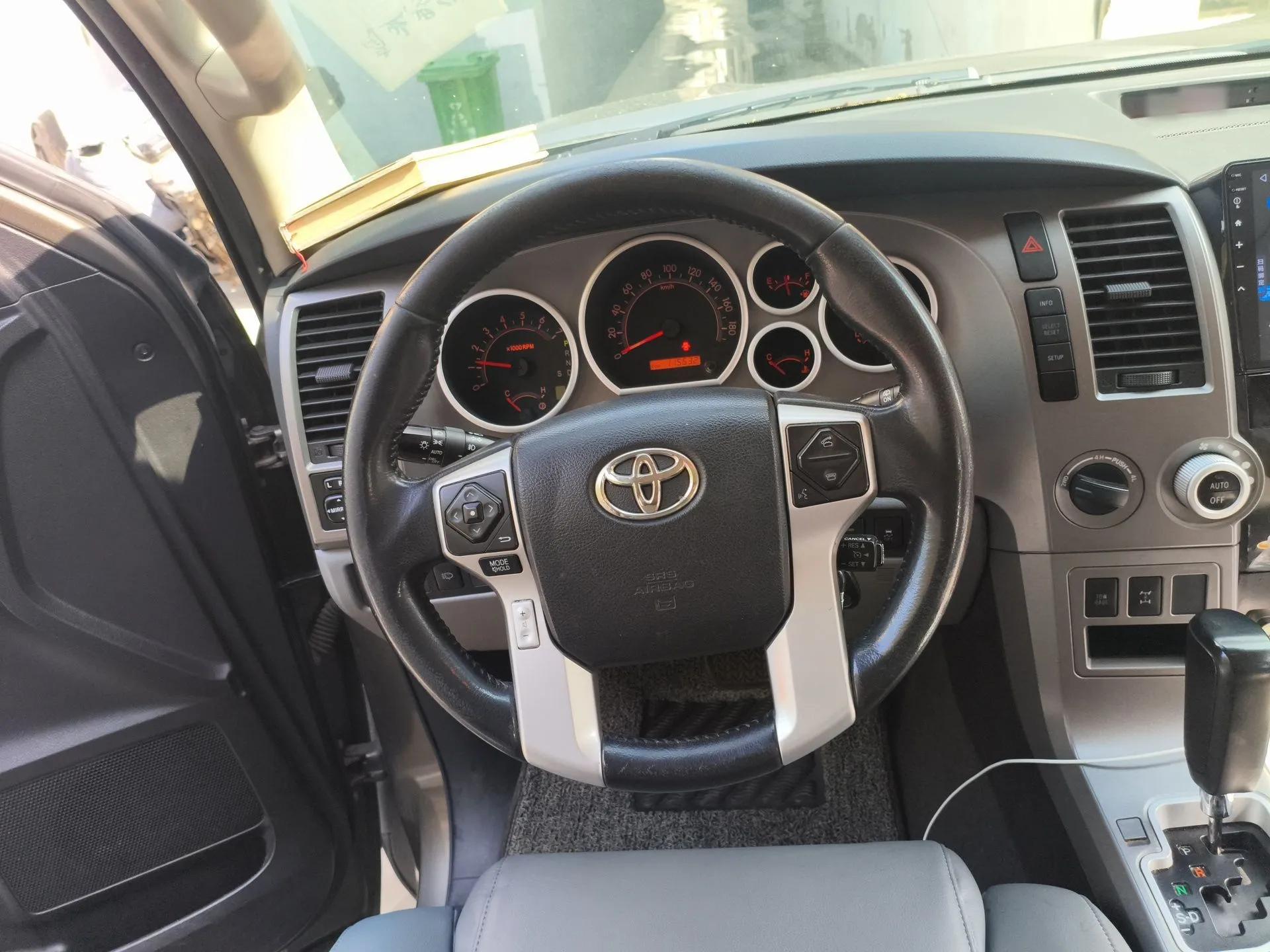 Toyota Sequoia  — миниатюра 11