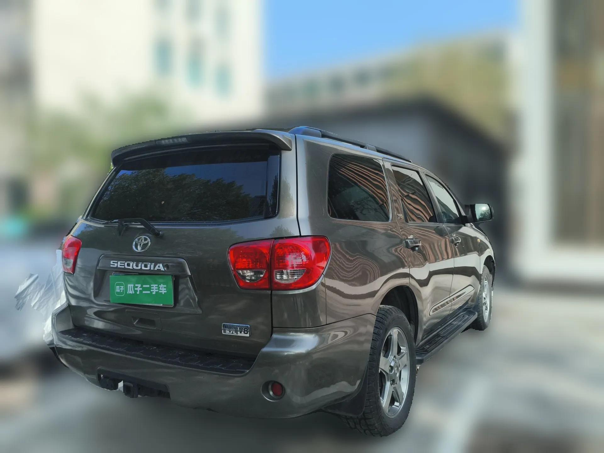 Toyota Sequoia  — миниатюра 6