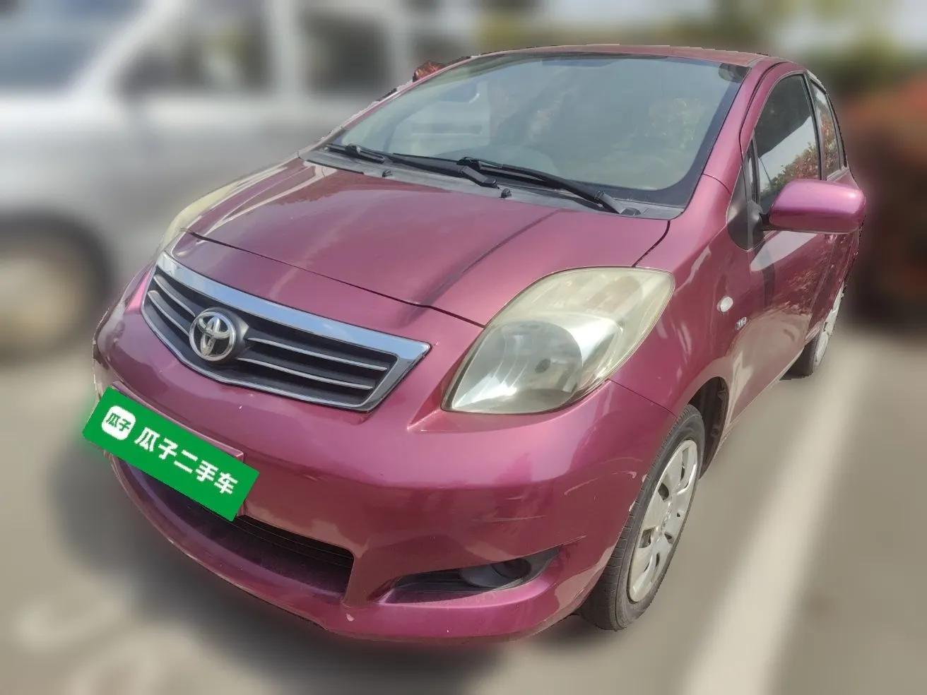 Toyota Yaris 2011 1.6E Automatic Charm Edition — миниатюра 1