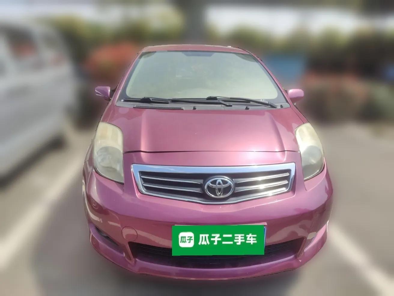 Toyota Yaris 2011 1.6E Automatic Charm Edition — миниатюра 2