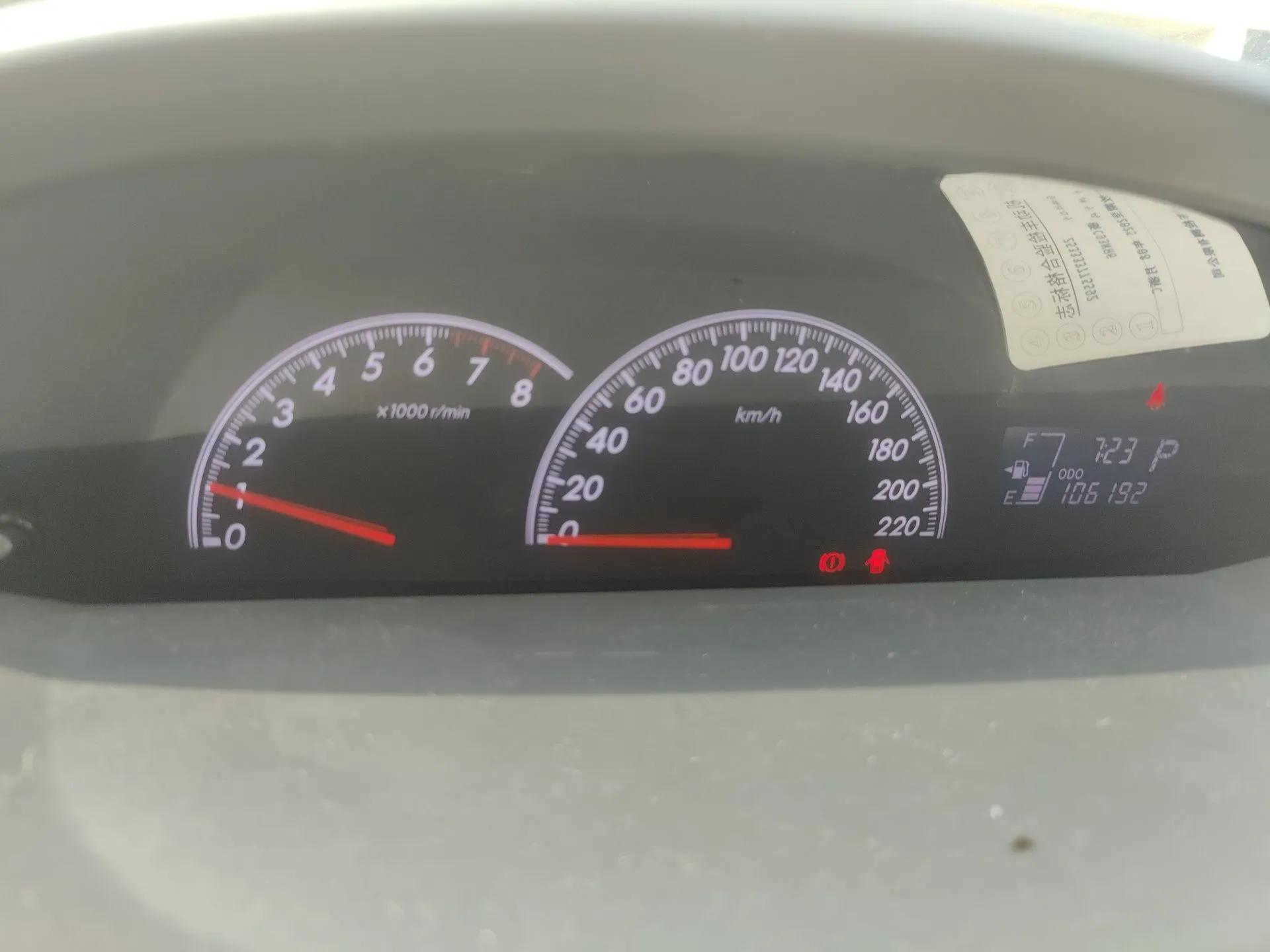 Toyota Yaris 2011 1.6E Automatic Charm Edition — миниатюра 12