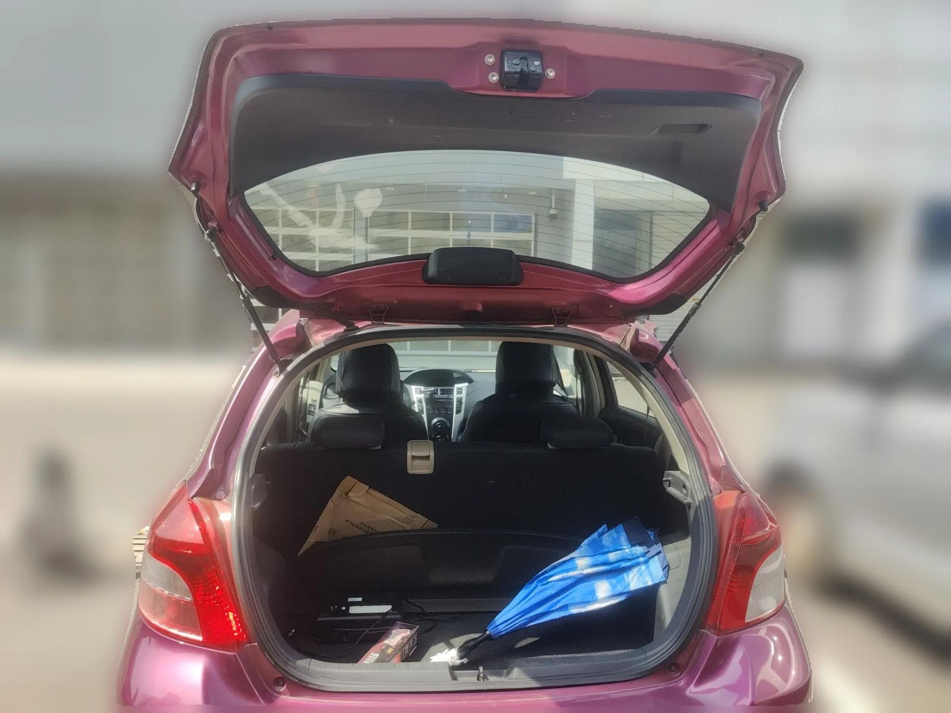 Toyota Yaris 2011 1.6E Automatic Charm Edition — миниатюра 20