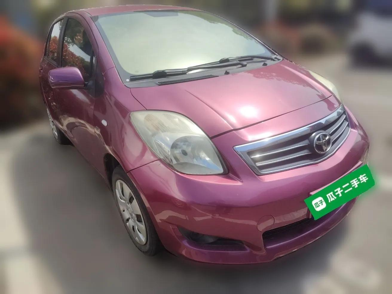 Toyota Yaris 2011 1.6E Automatic Charm Edition — миниатюра 3