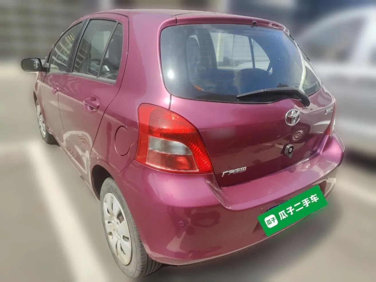 Toyota Yaris 2011 1.6E Automatic Charm Edition — миниатюра 4
