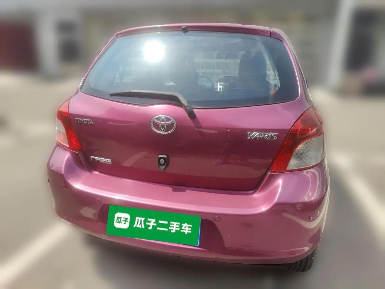 Toyota Yaris 2011 1.6E Automatic Charm Edition — миниатюра 5
