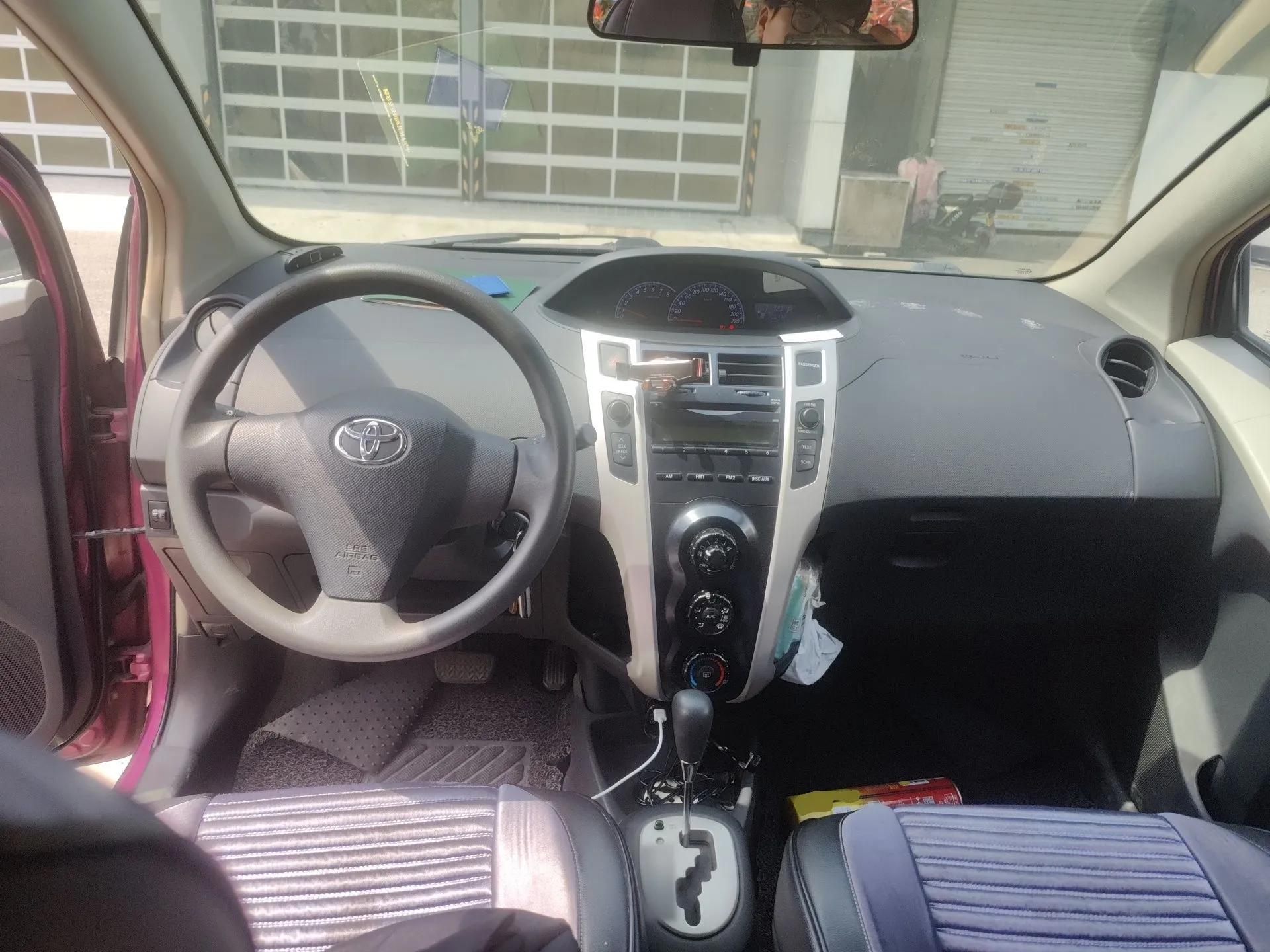 Toyota Yaris 2011 1.6E Automatic Charm Edition — миниатюра 10