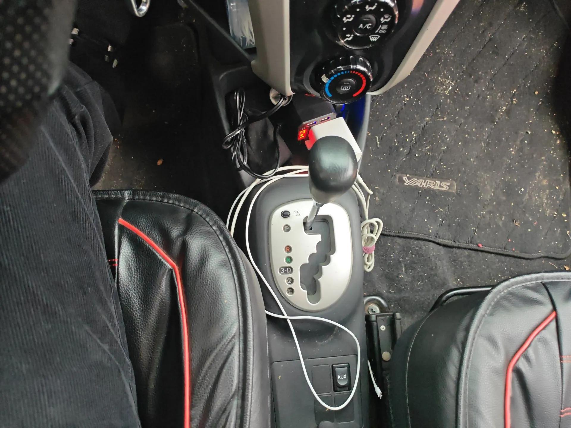 Toyota Yaris 2011 1.6E Automatic Charm Edition — миниатюра 15