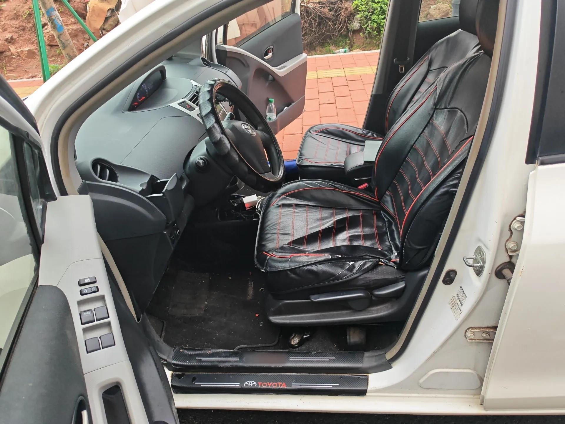 Toyota Yaris 2011 1.6E Automatic Charm Edition — миниатюра 16