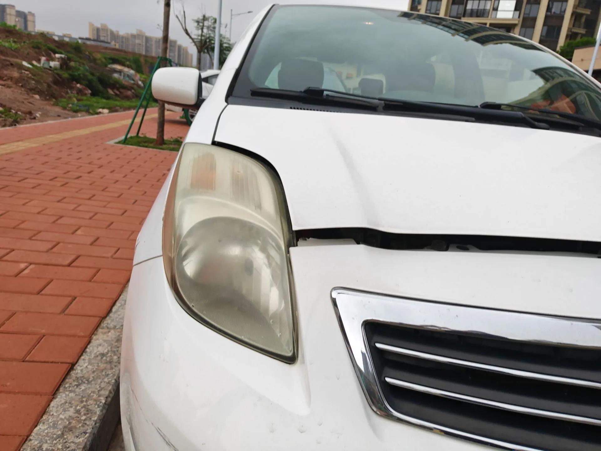 Toyota Yaris 2011 1.6E Automatic Charm Edition — миниатюра 7