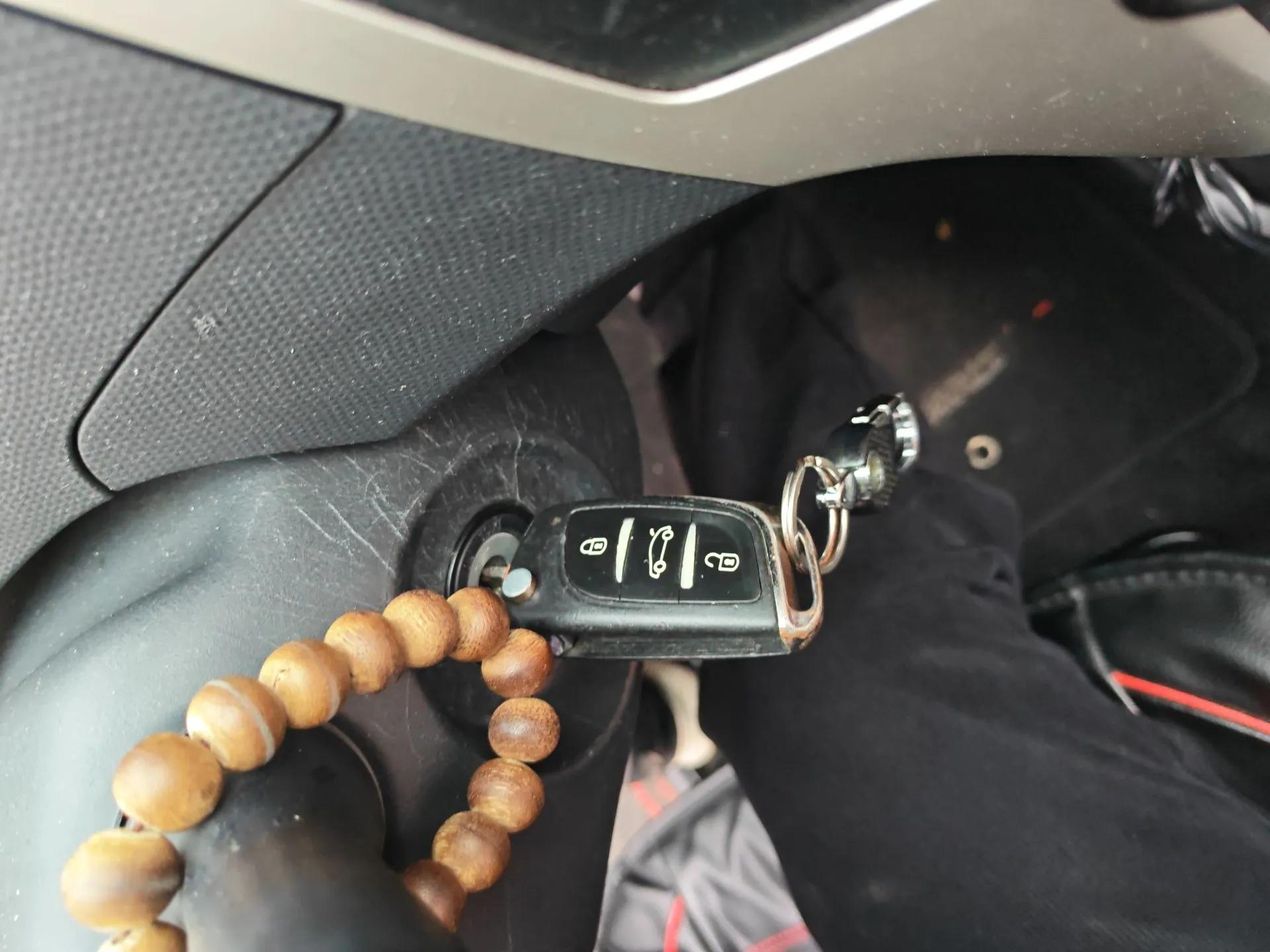 Toyota Yaris 2011 1.6E Automatic Charm Edition — миниатюра 9