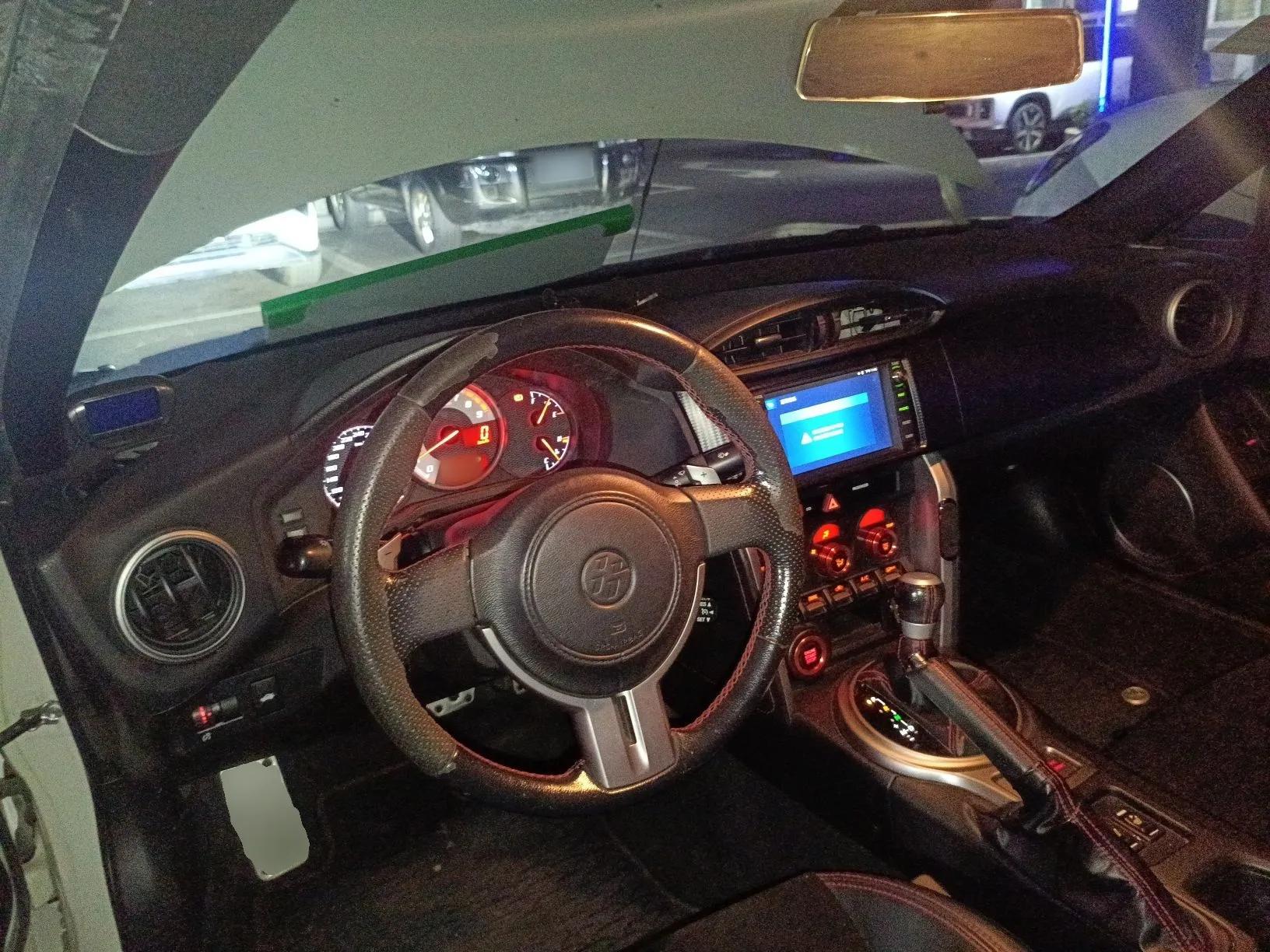 Toyota 86 2013 2.0L Automatic Luxury Version — миниатюра 10