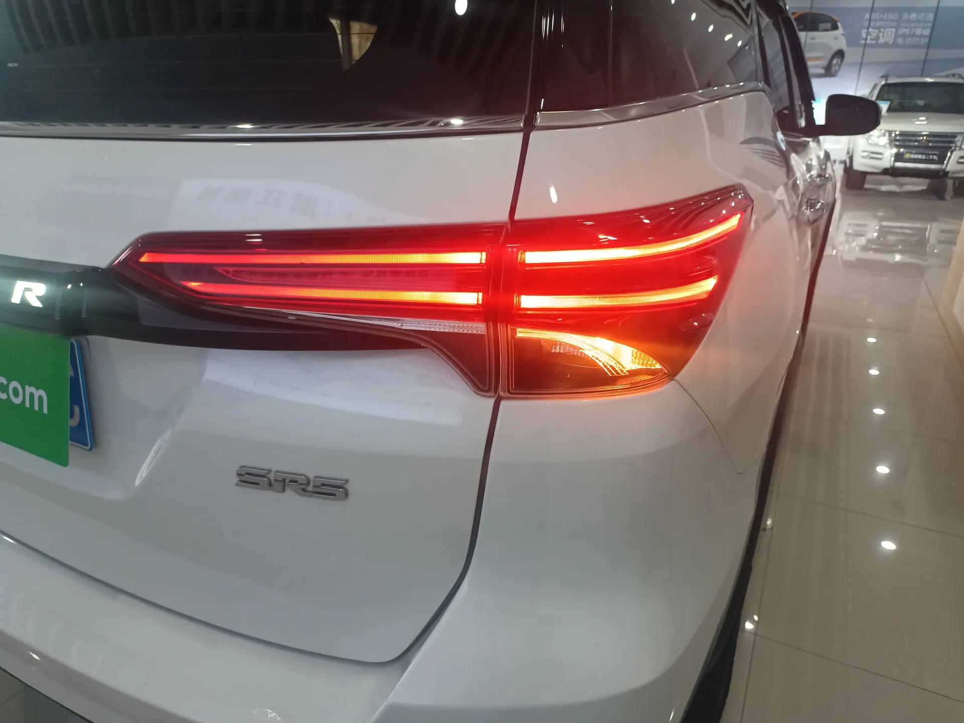 Toyota Fortuner 2016 2.7L Middle East Version — миниатюра 7