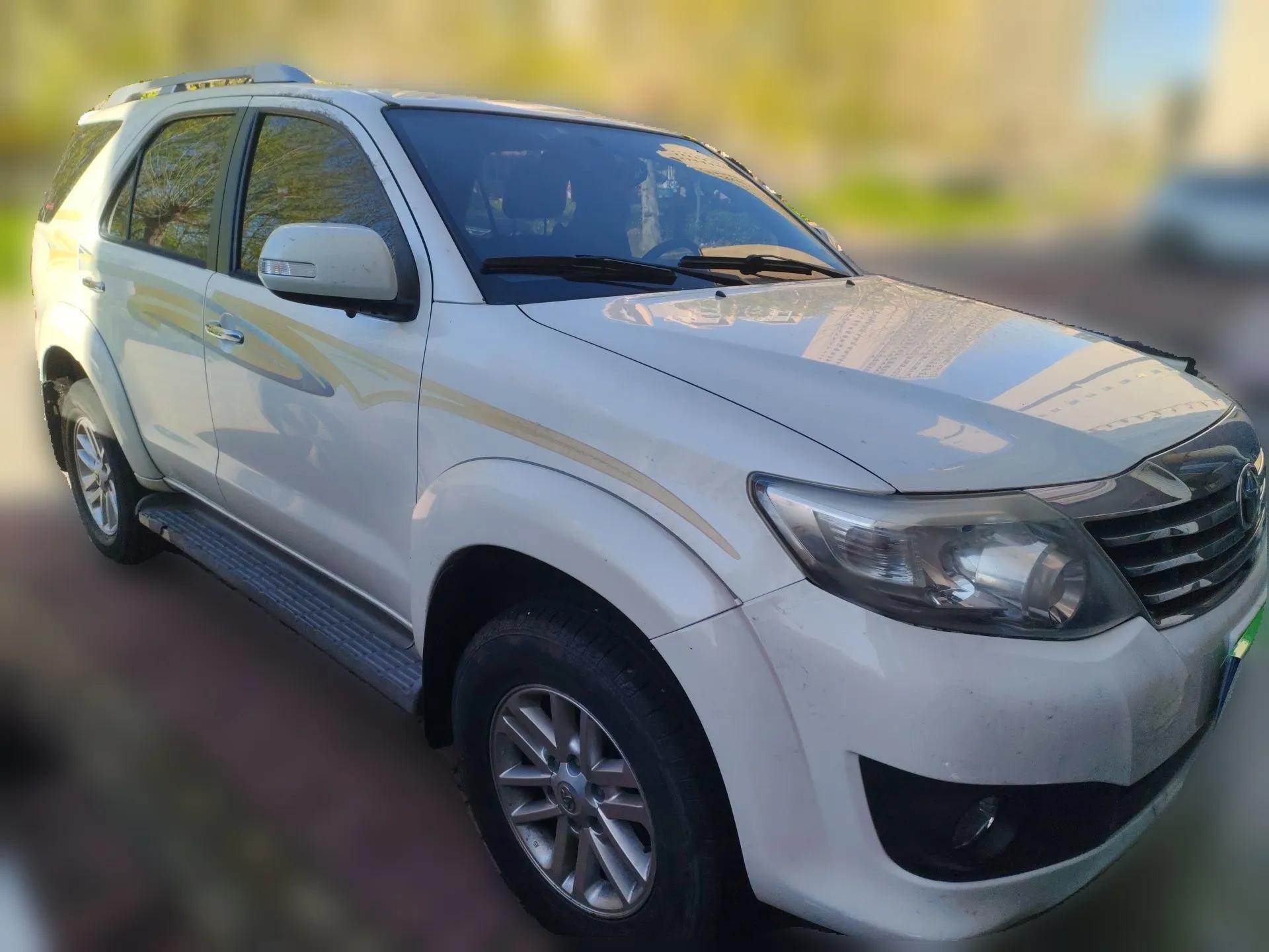 Toyota Fortuner  — миниатюра 3