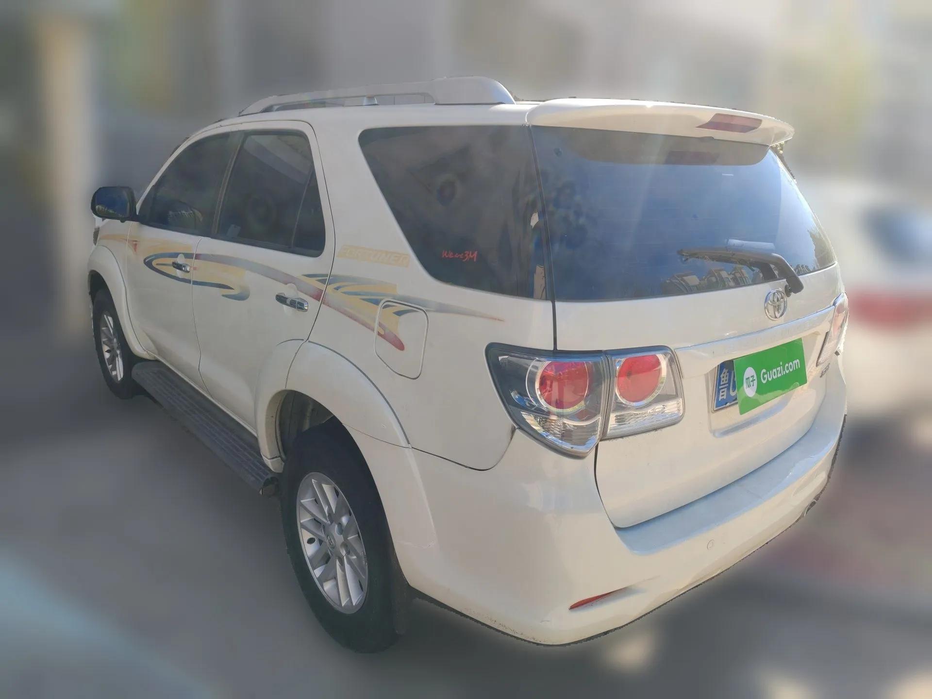 Toyota Fortuner  — миниатюра 4