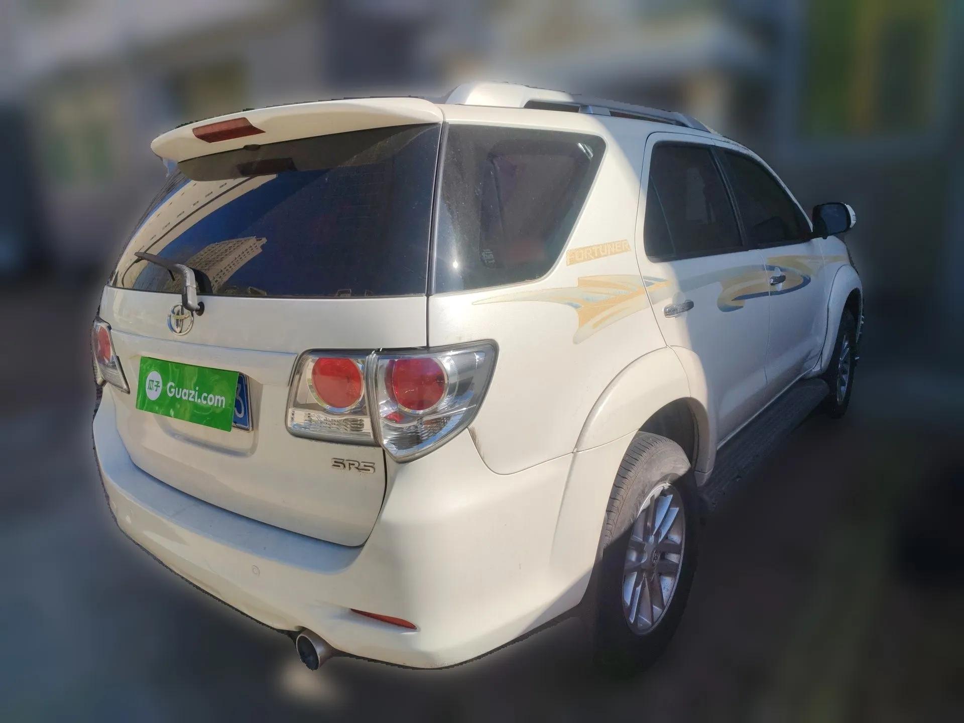 Toyota Fortuner  — миниатюра 6