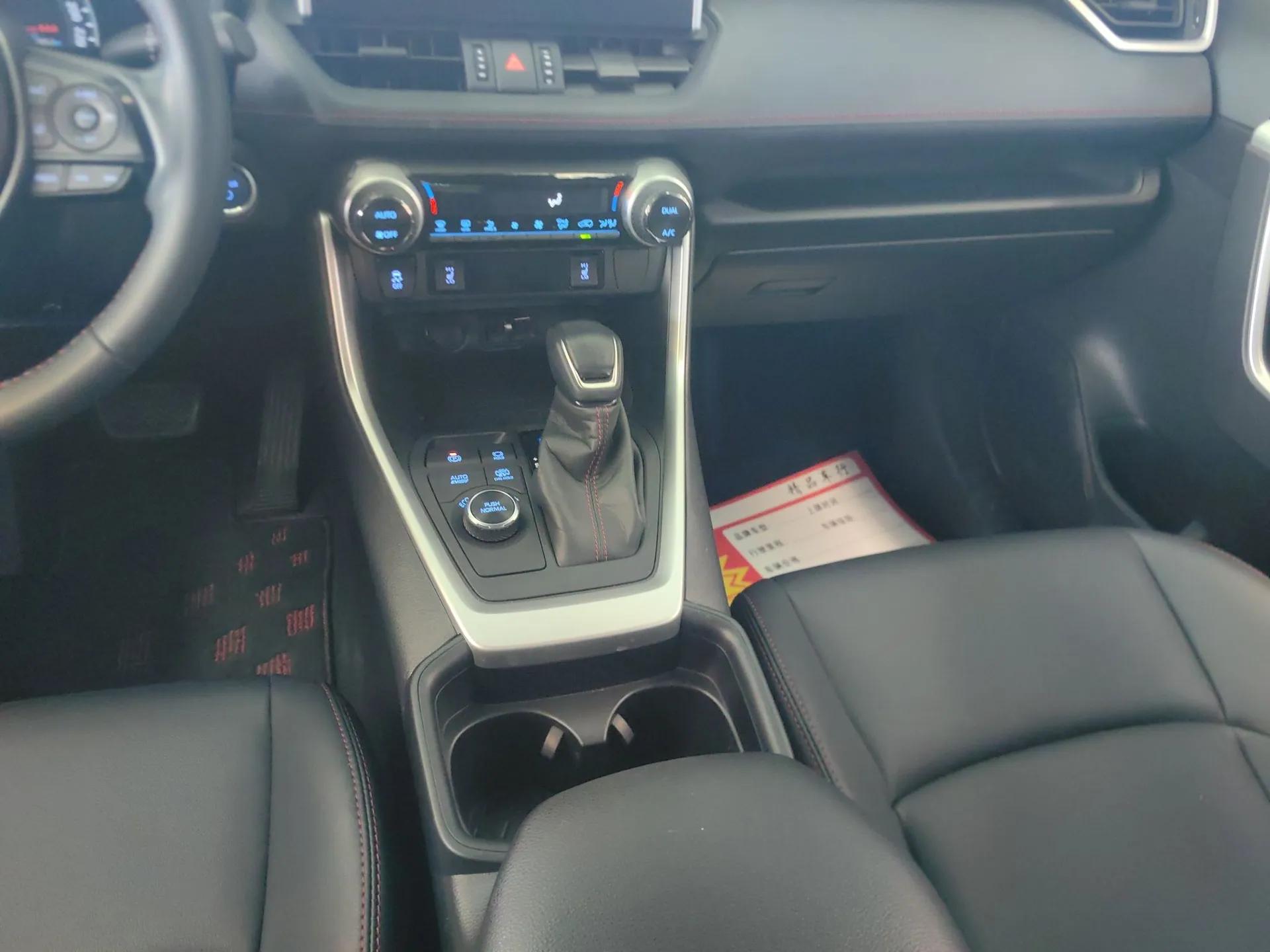 Toyota Wildlander New Energy 2021 High-Performance Edition 2.5L Two-Wheel Drive Powerful Version — миниатюра 15